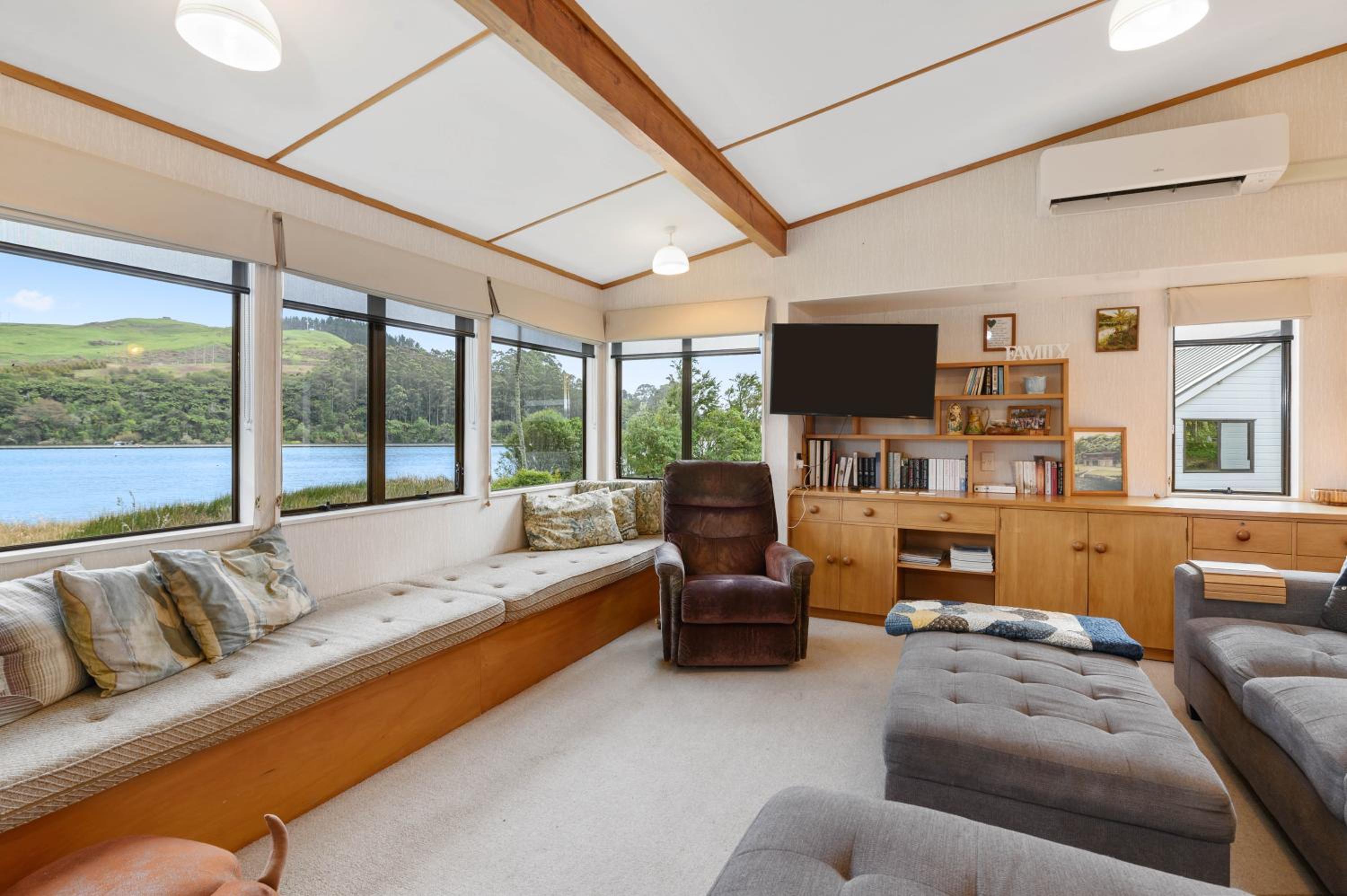 Escape to the Lake - Lake Rotoiti Bach
