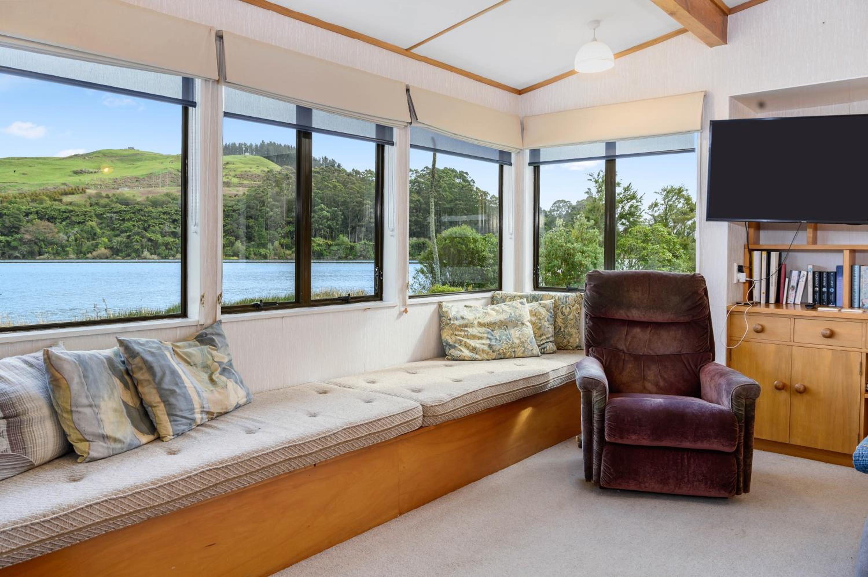 Escape to the Lake - Lake Rotoiti Bach