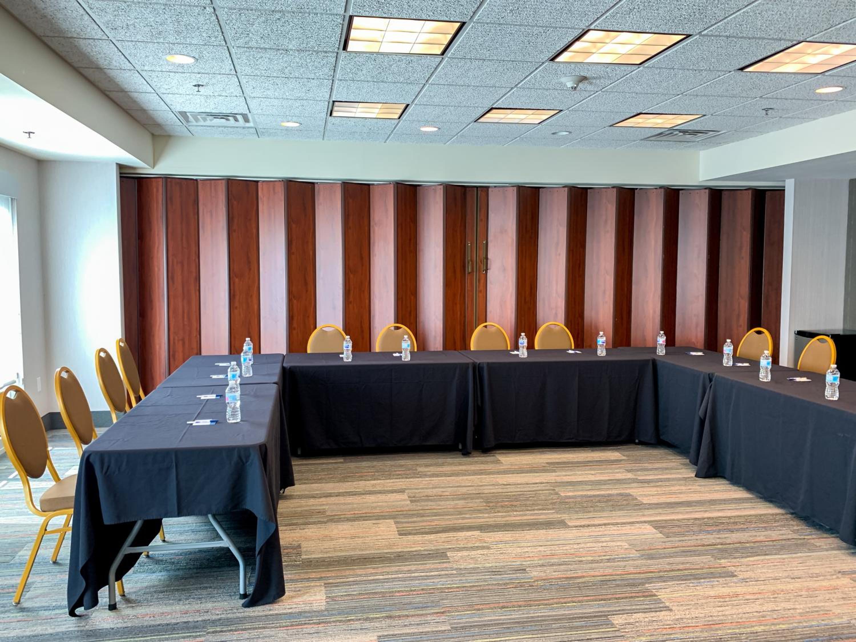 Lexington Vacations - Holiday Inn Express Suites Lexington Downtown Area-Keeneland, an IHG Hotel - Property Image 23