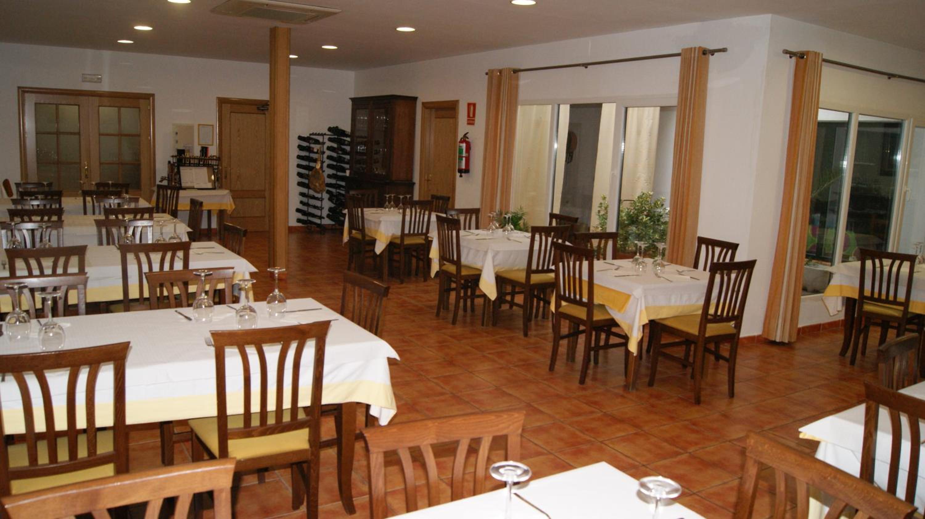 Hostal Restaurante Bustos view 2