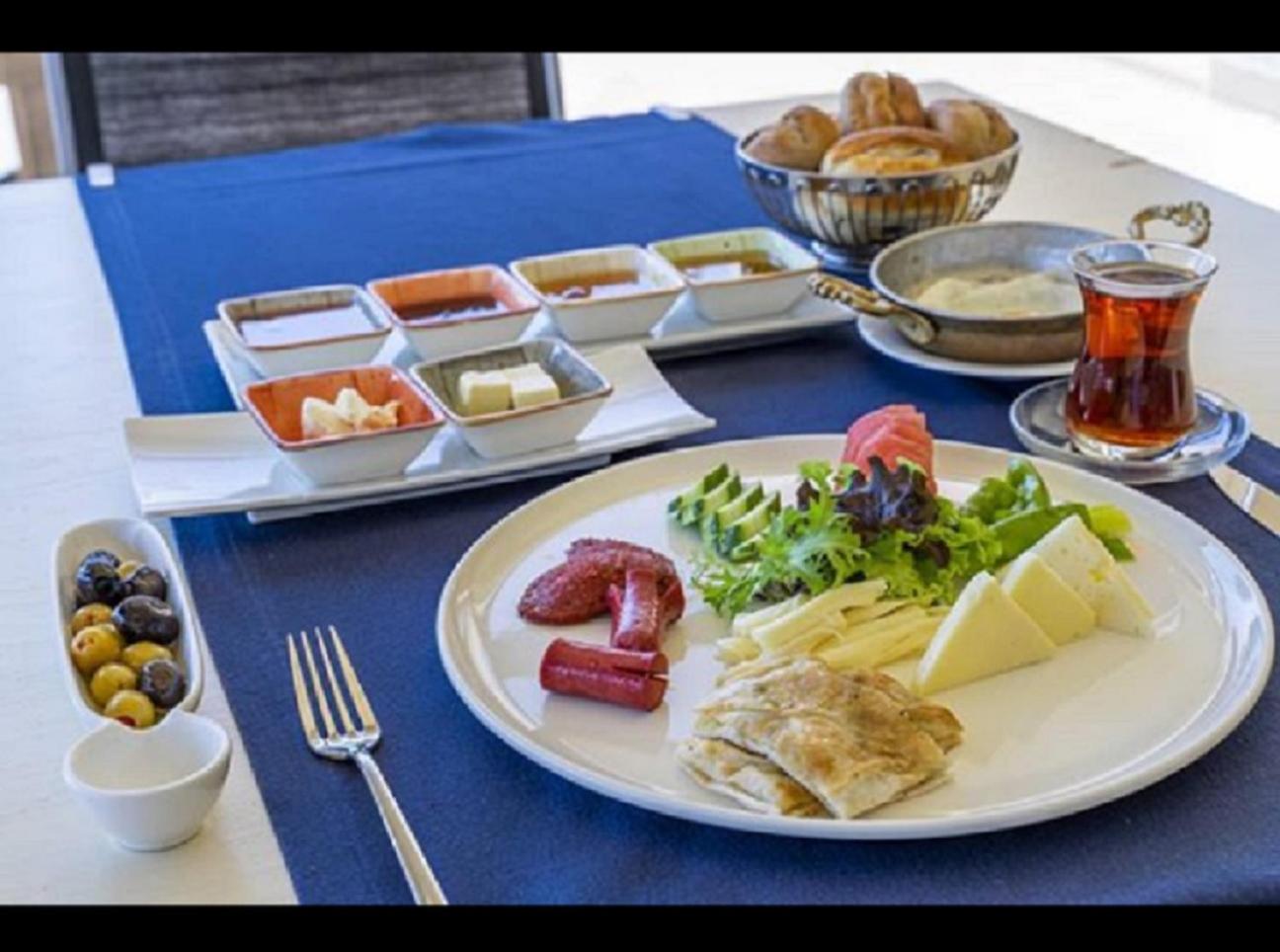 Yacht Club - Image 28