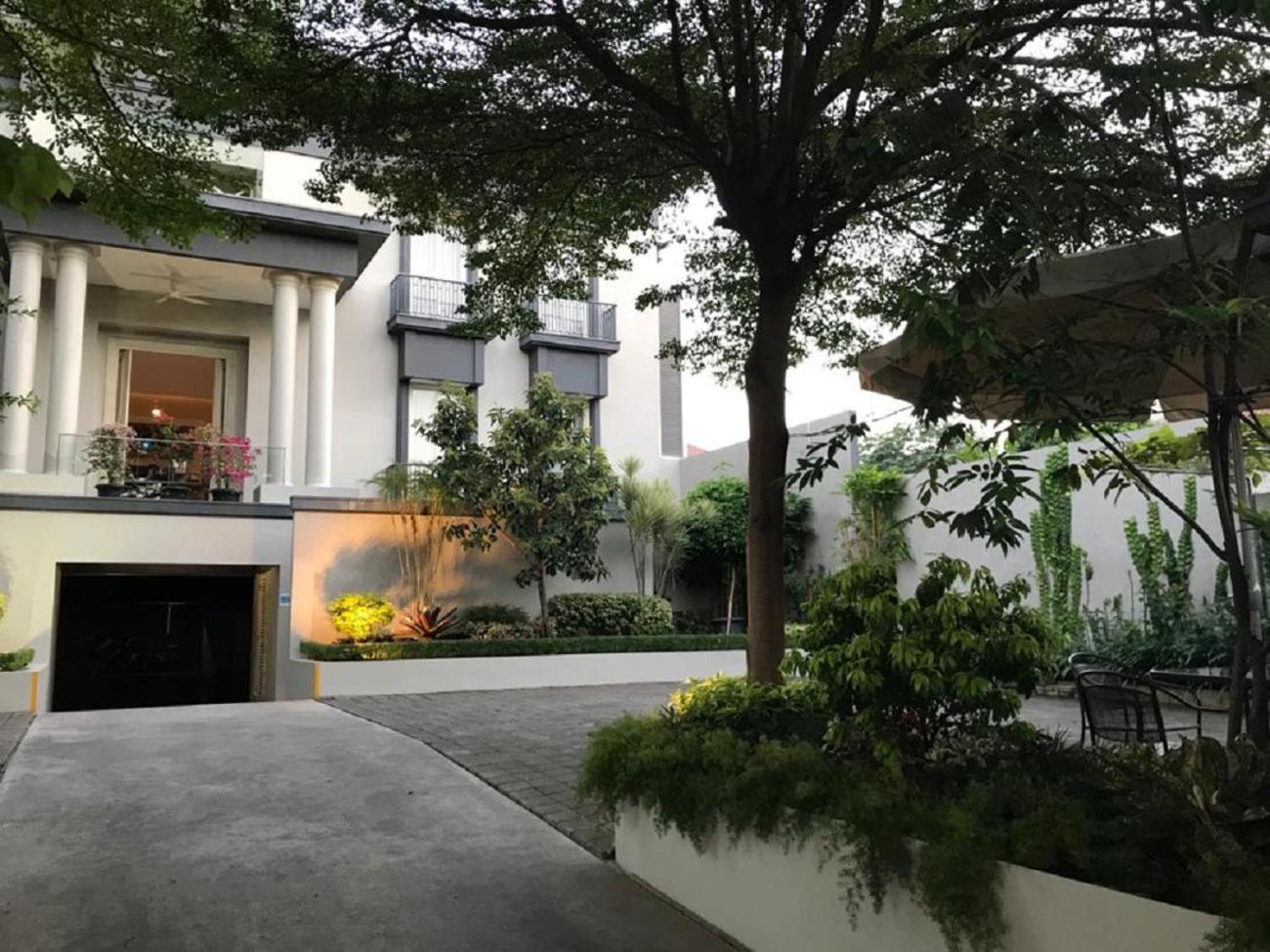 Home 899 Patal Senayan