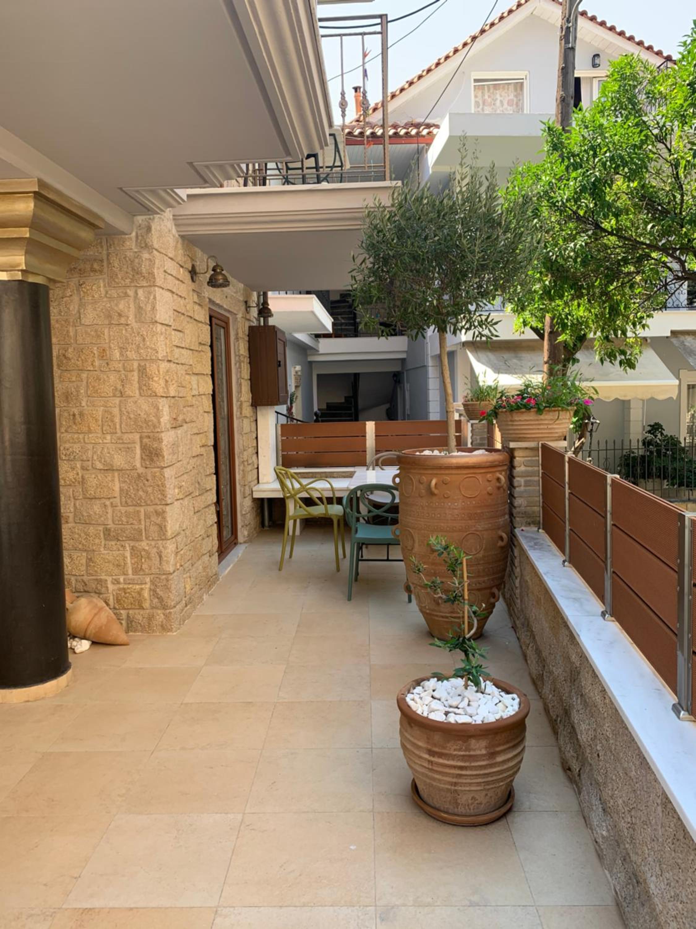 Leda Suites