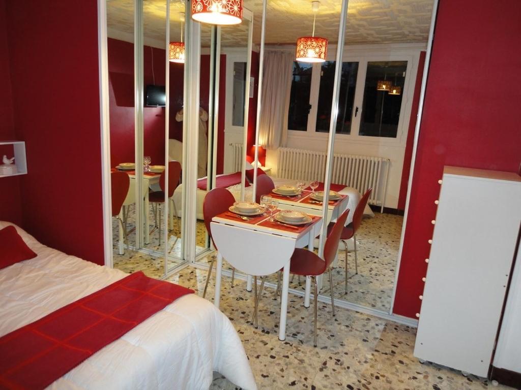 Studio Framboise proche Paris et Disneyland view 3