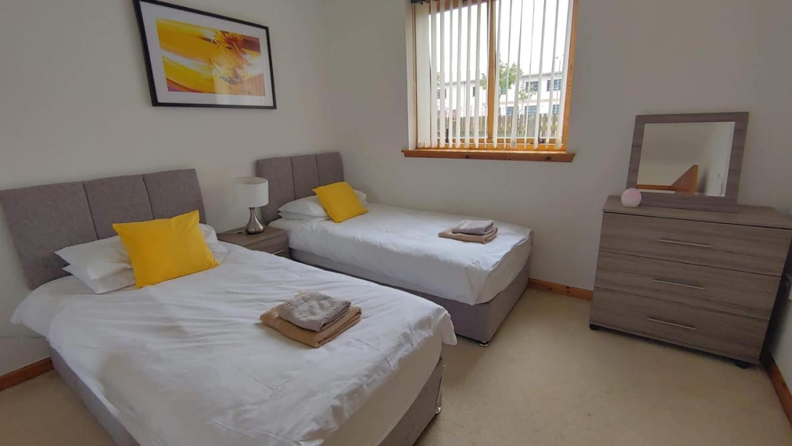 Superb 2 Bedroom Flat - Refurbished Dec 2024 view 3