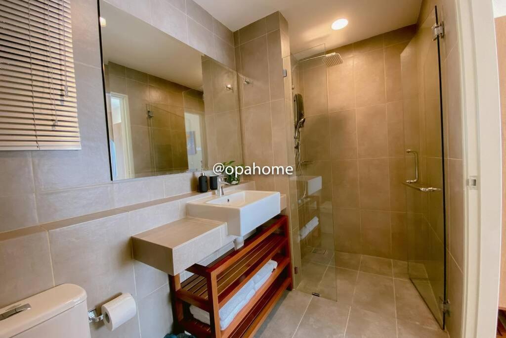 OPAHOME@ Timurbay Seafront Residence 2BR Family suite Seaview and Poolview photo 2