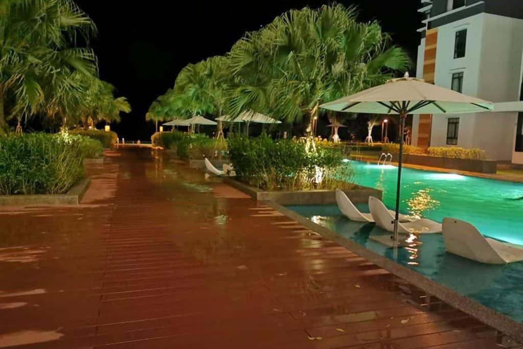 OPAHOME@ Timurbay Seafront Residence 2BR Family suite Seaview and Poolview photo 4