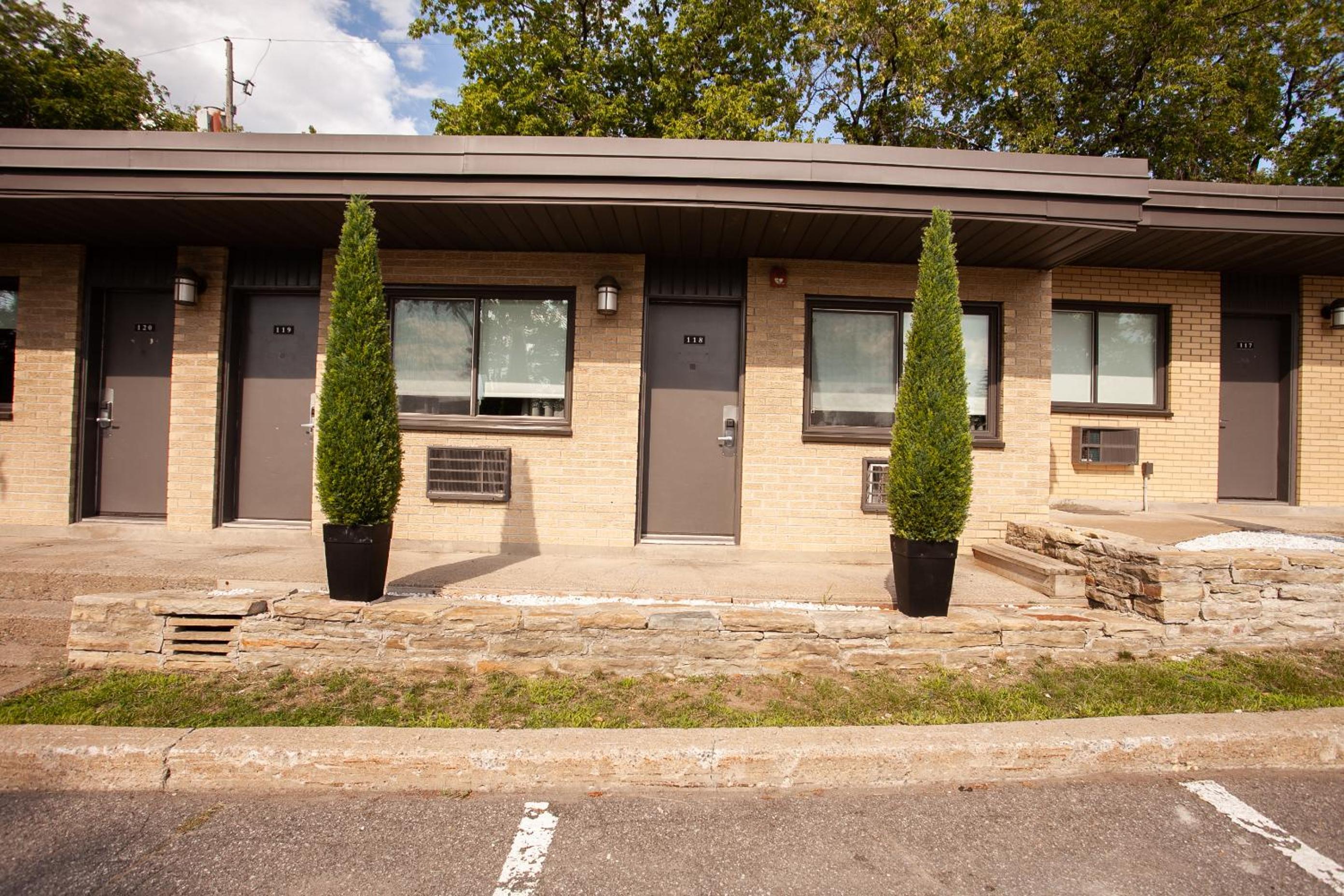 Motel Newstar Laval - Property Image 8