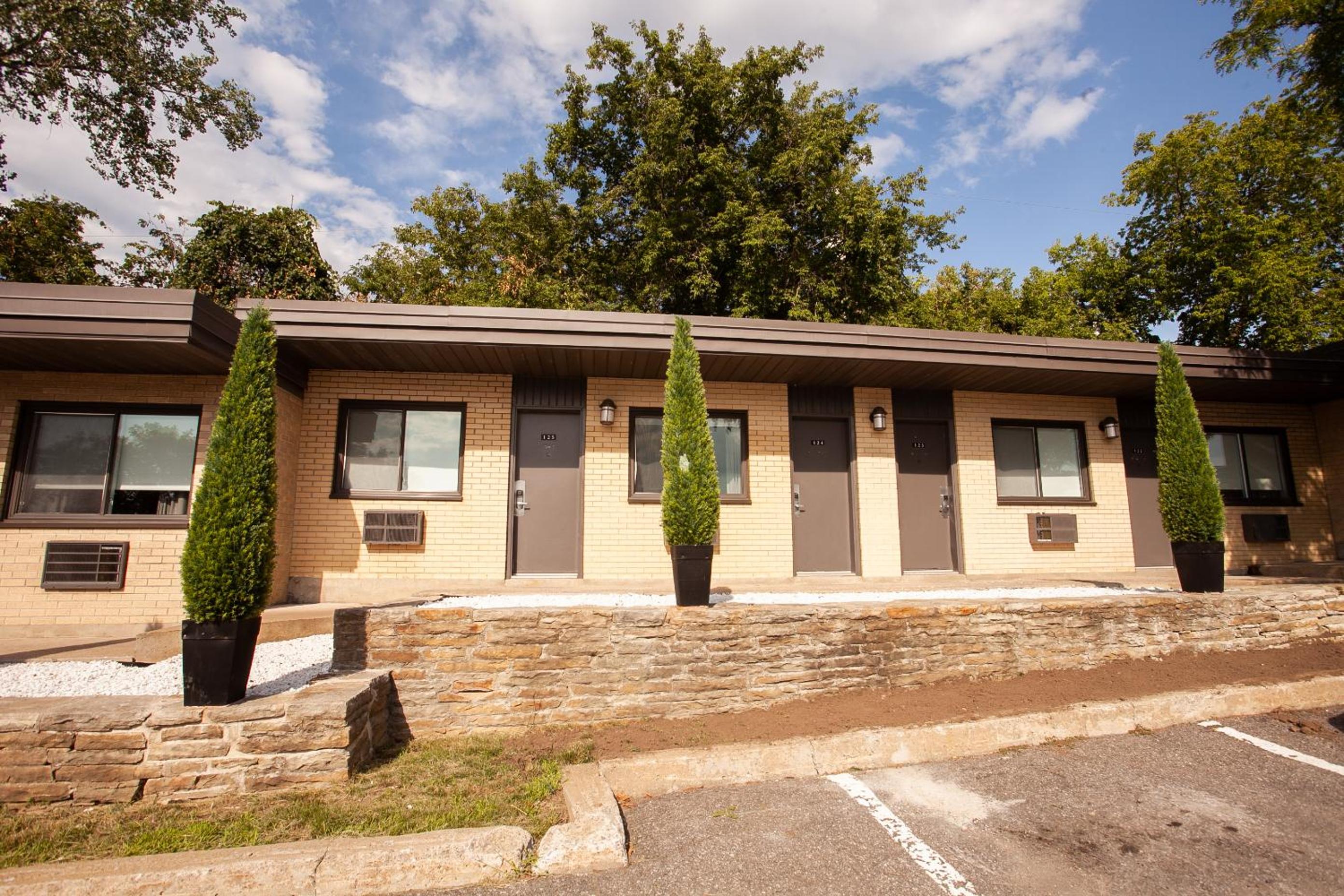 Motel Newstar Laval - Property Image 9