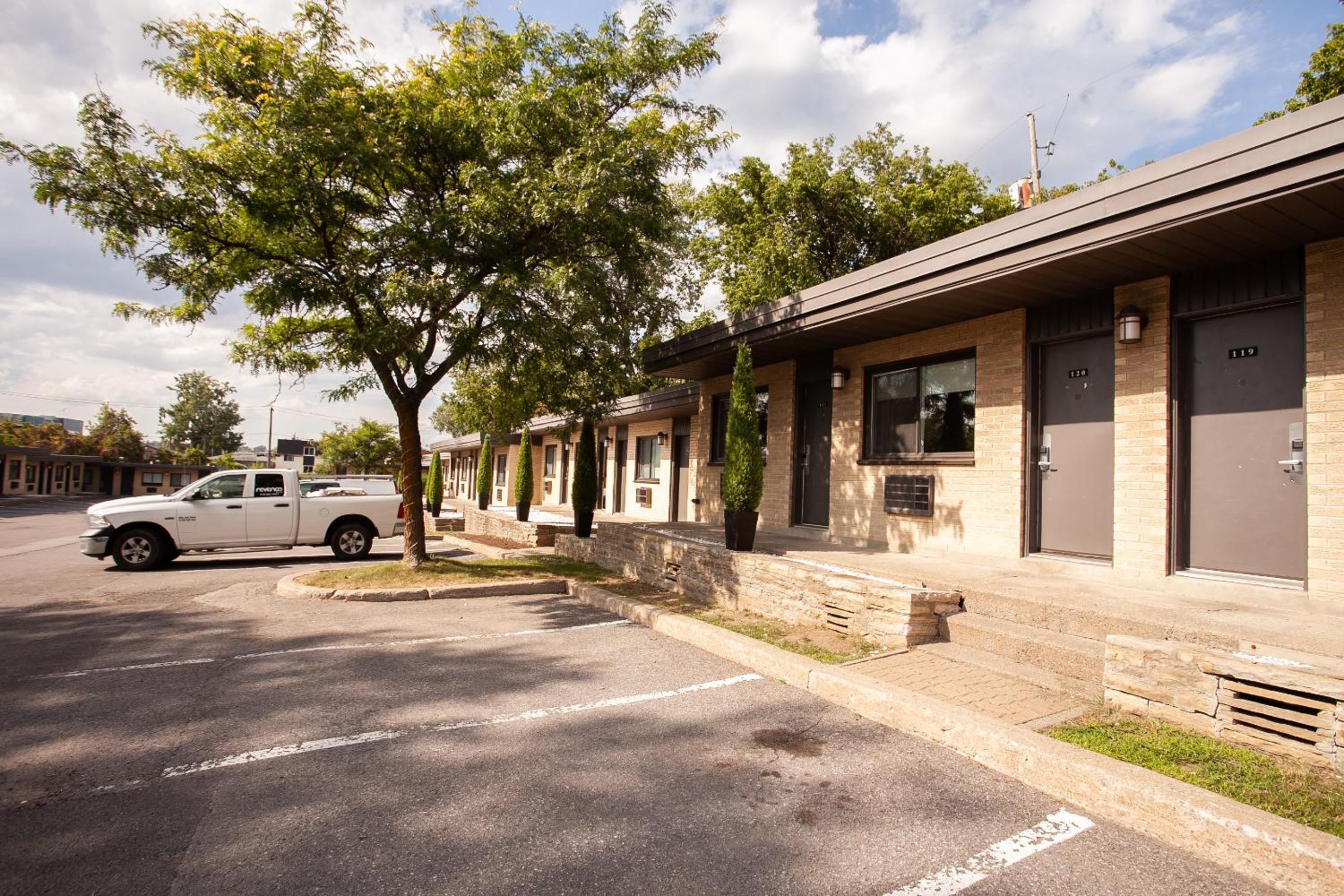 Motel Newstar Laval - Property Image 11