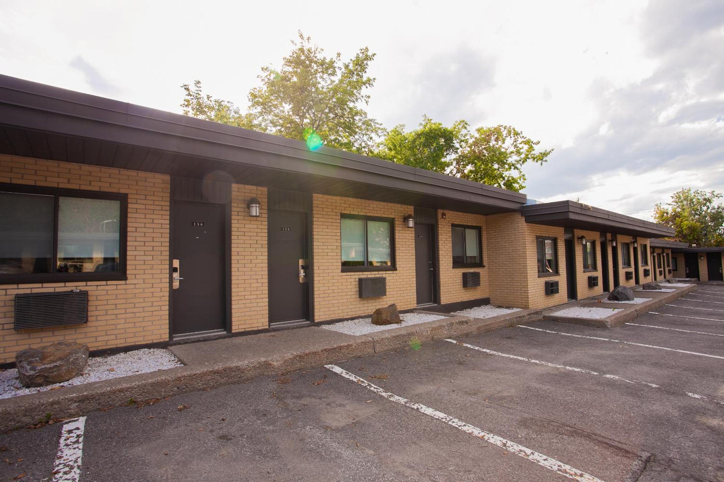 Motel Newstar Laval - Property Image 12
