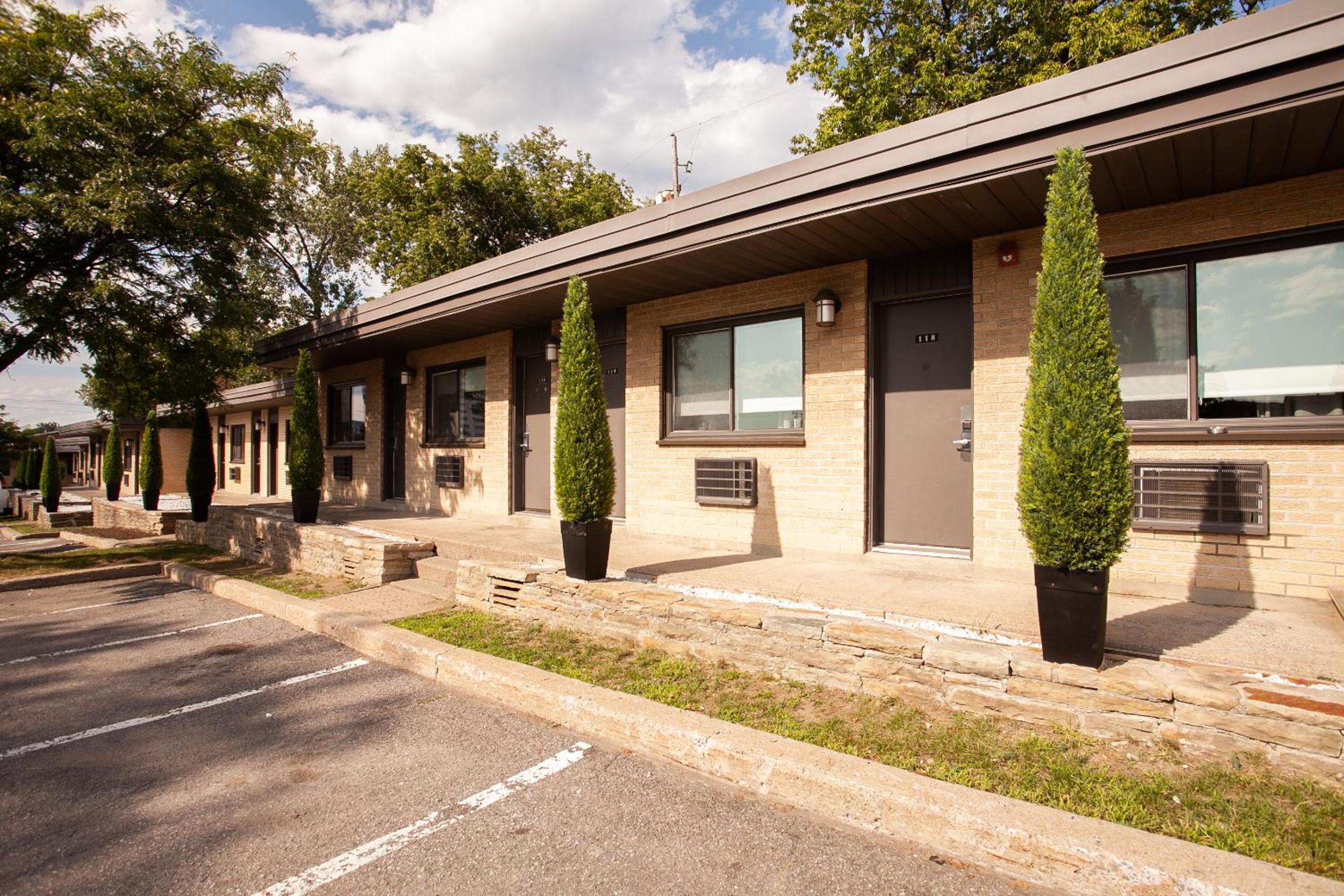 Motel Newstar Laval - Property Image 1