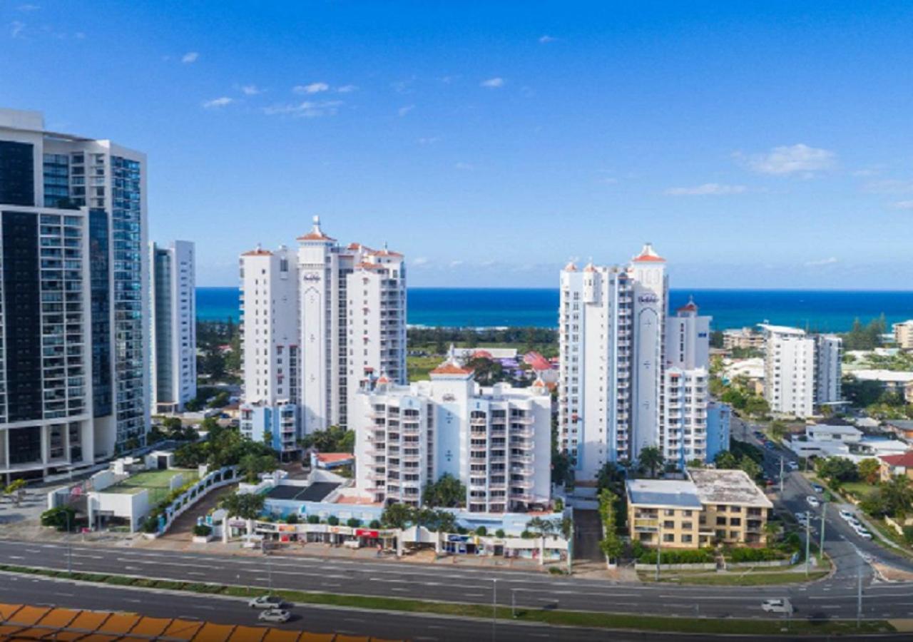 Broadbeach - Shop, Dine & Unwind