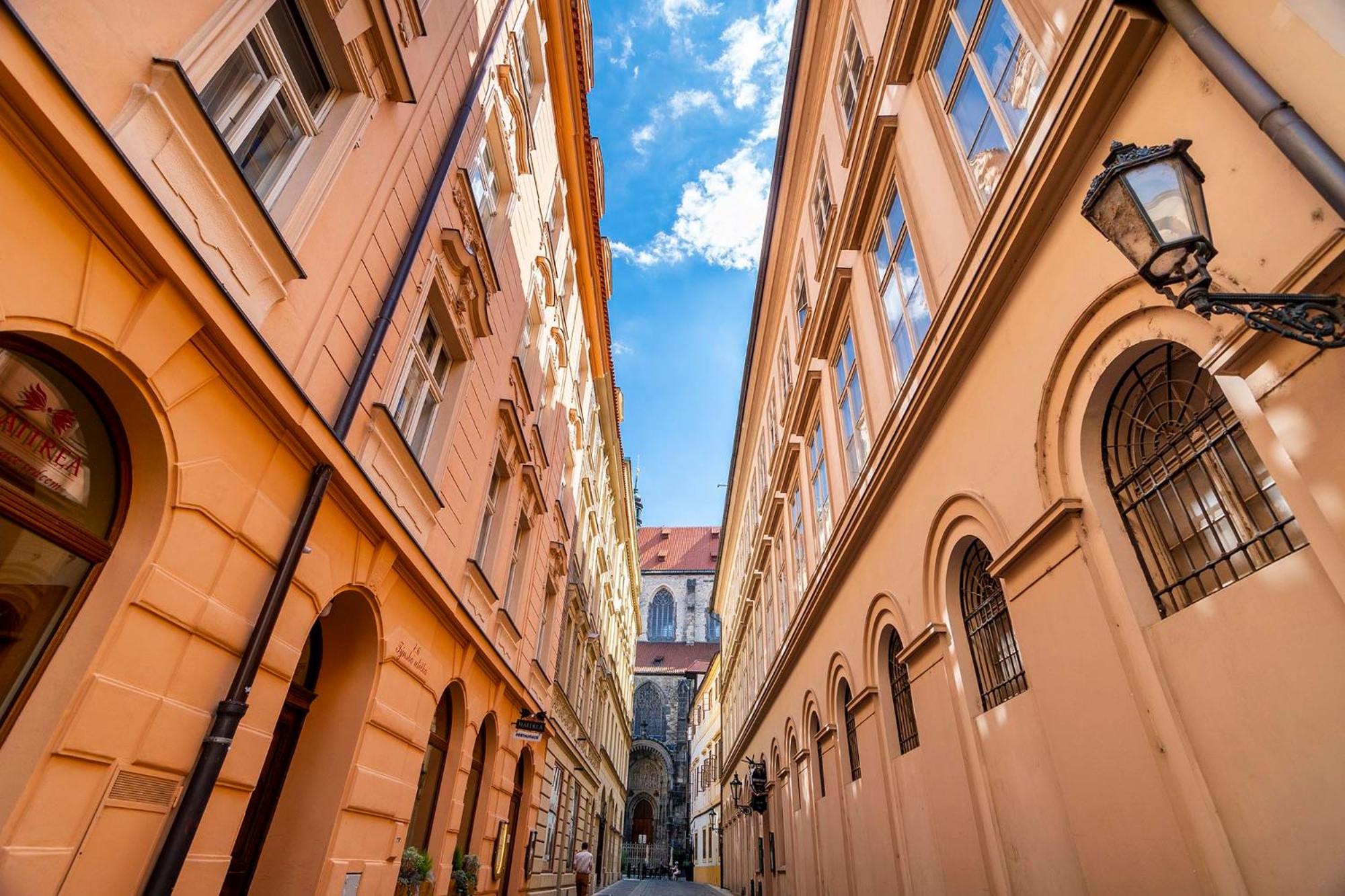 APTs in OLD TOWN PRAGUE by Michal&Friends