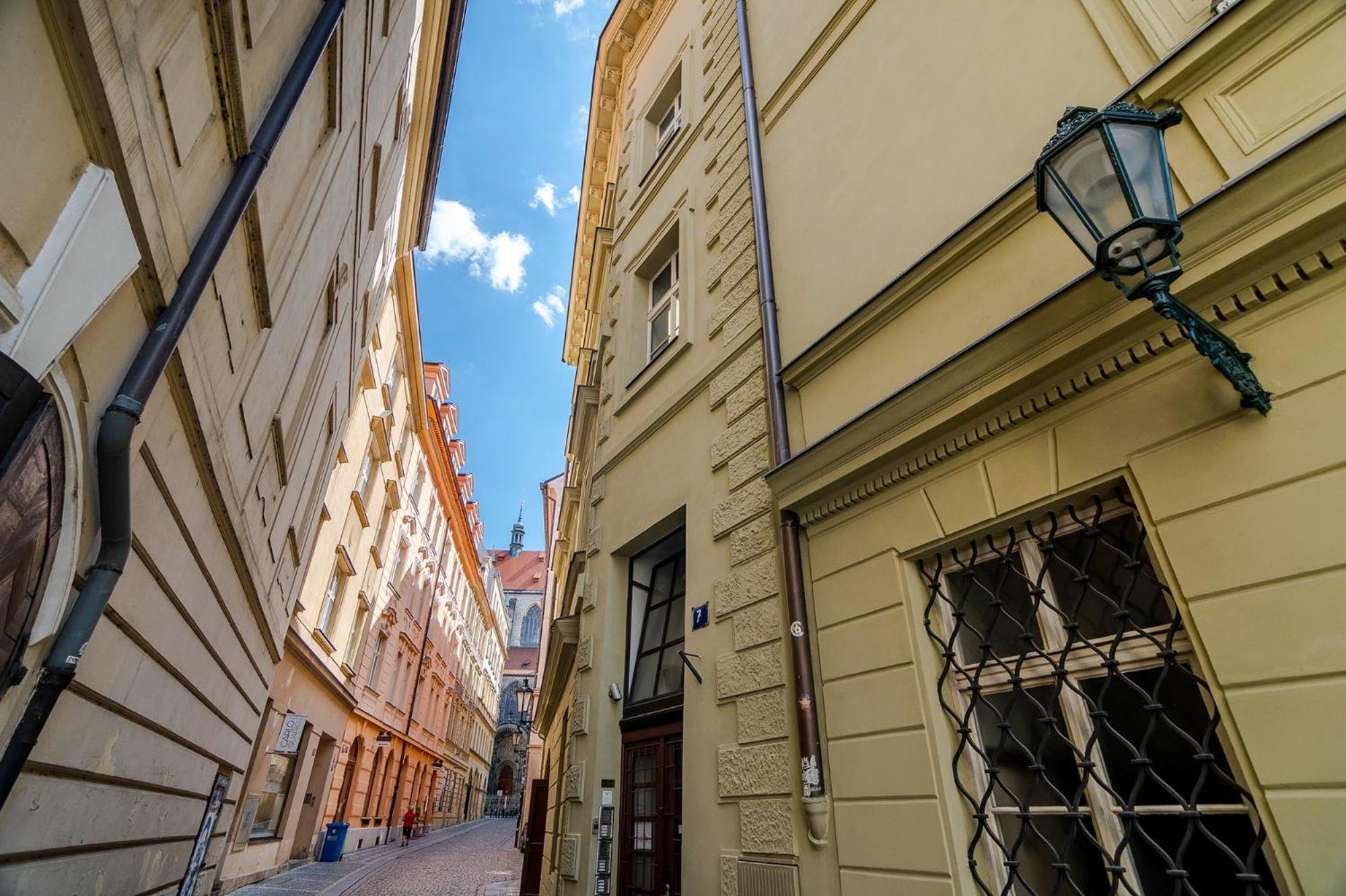 APTs in OLD TOWN PRAGUE by Michal&Friends