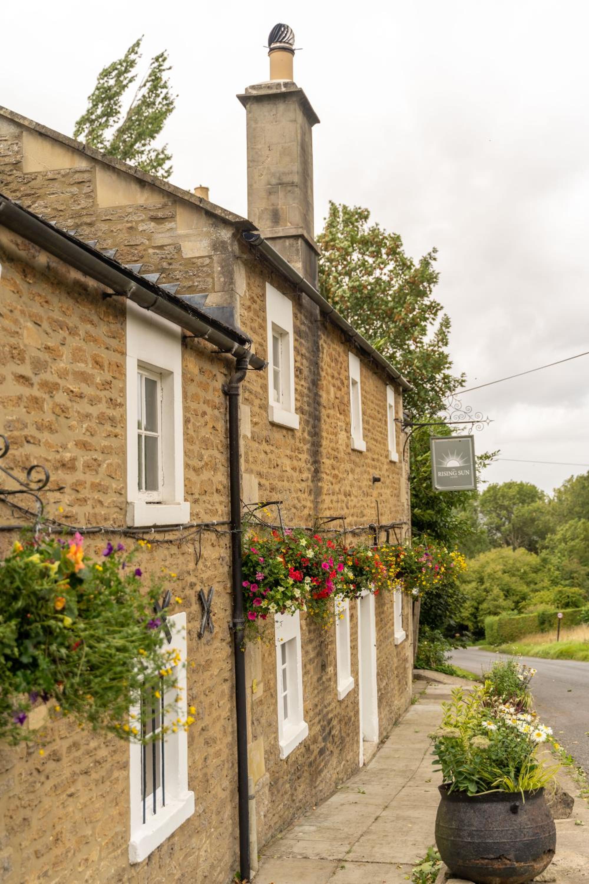 Rising Sun Pub, Restaurant and Rooms