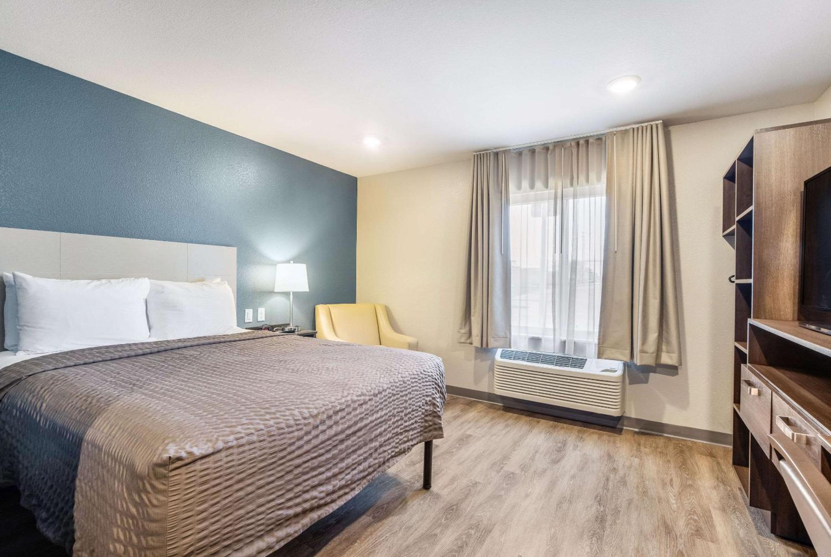 WoodSpring Suites Colton - Property Image 18