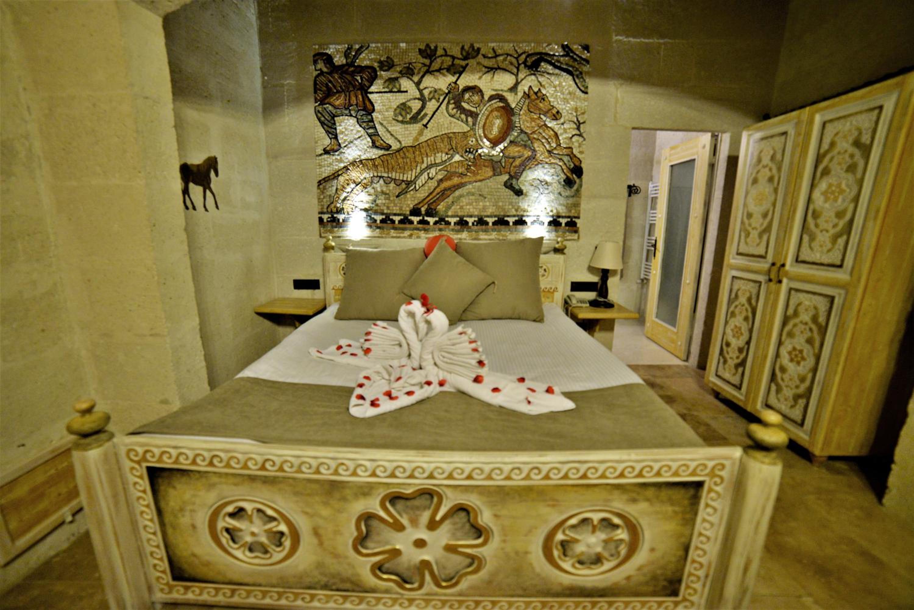 Caftan Cave Suites - Image 47