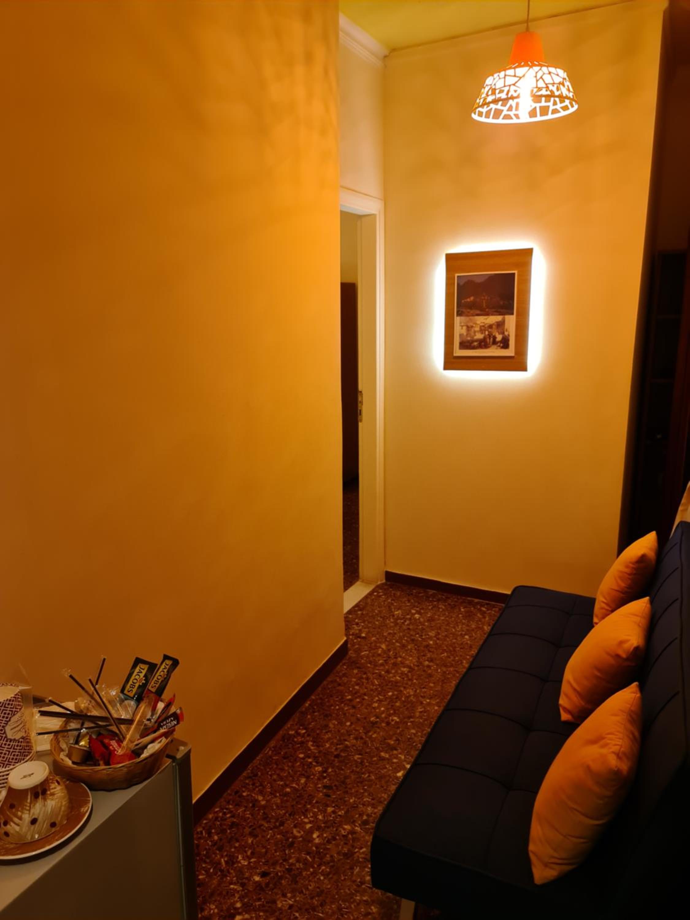 Nikolas Rooms