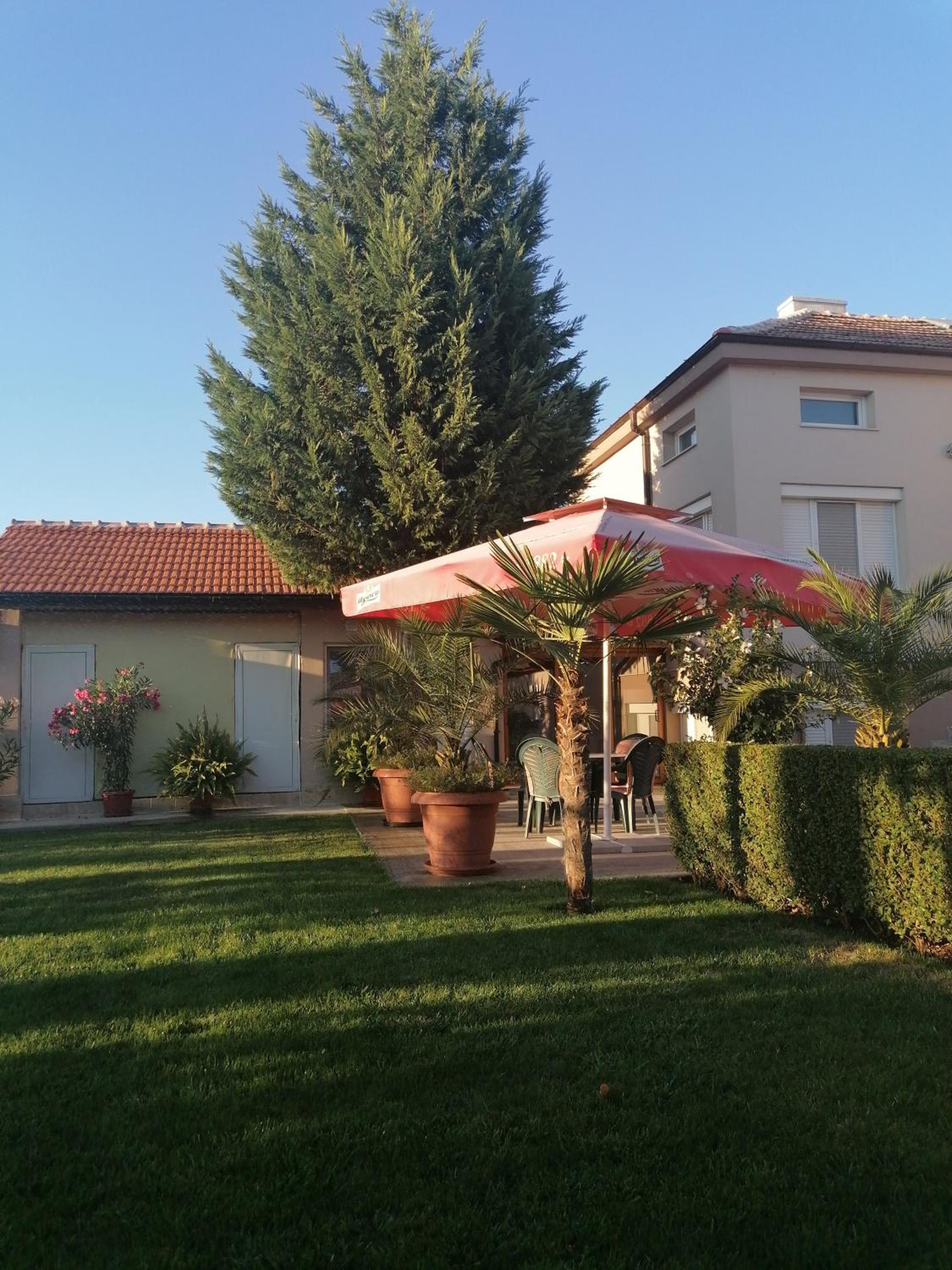 Villa Ros Guest House
