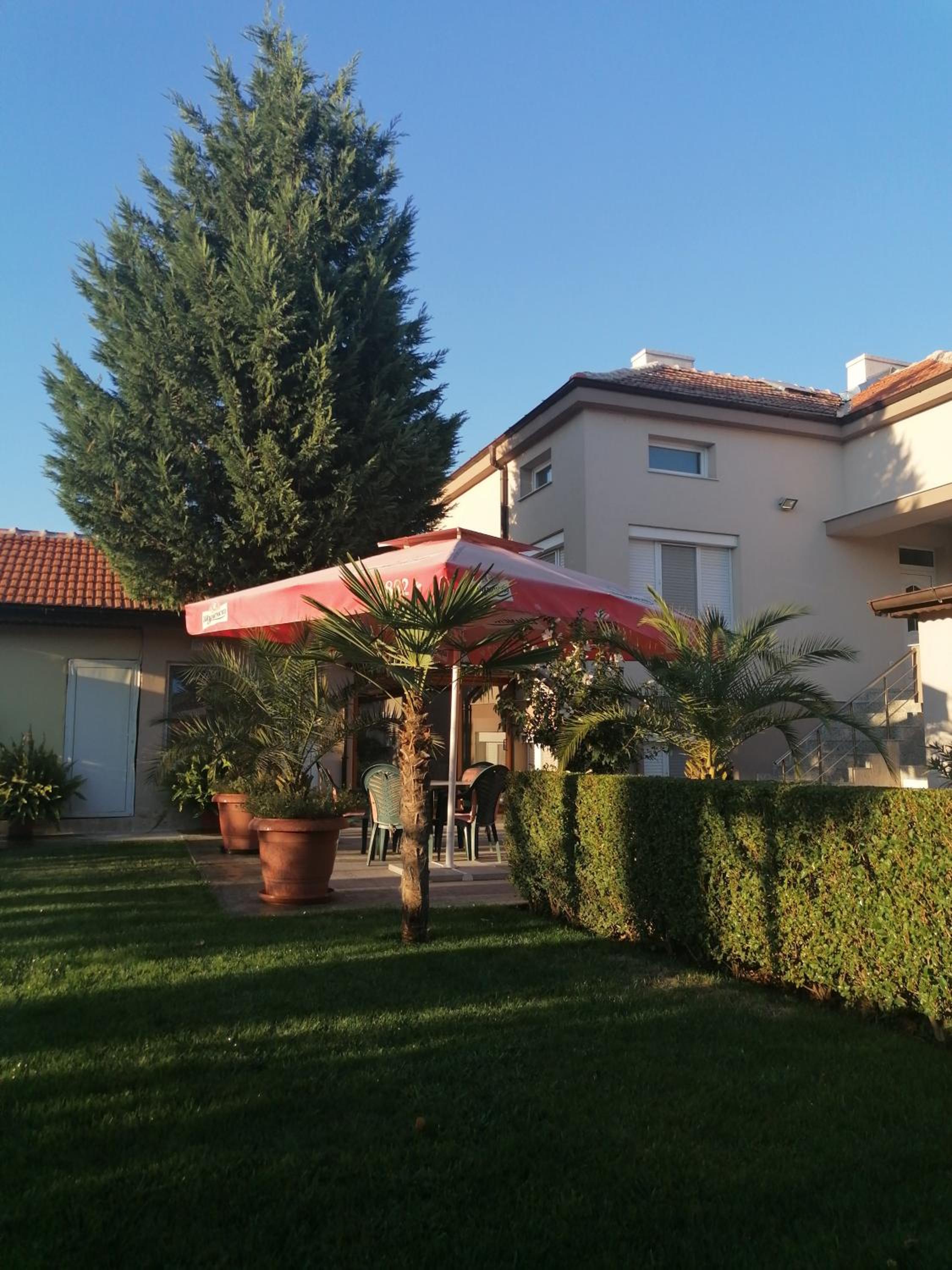 Villa Ros Guest House