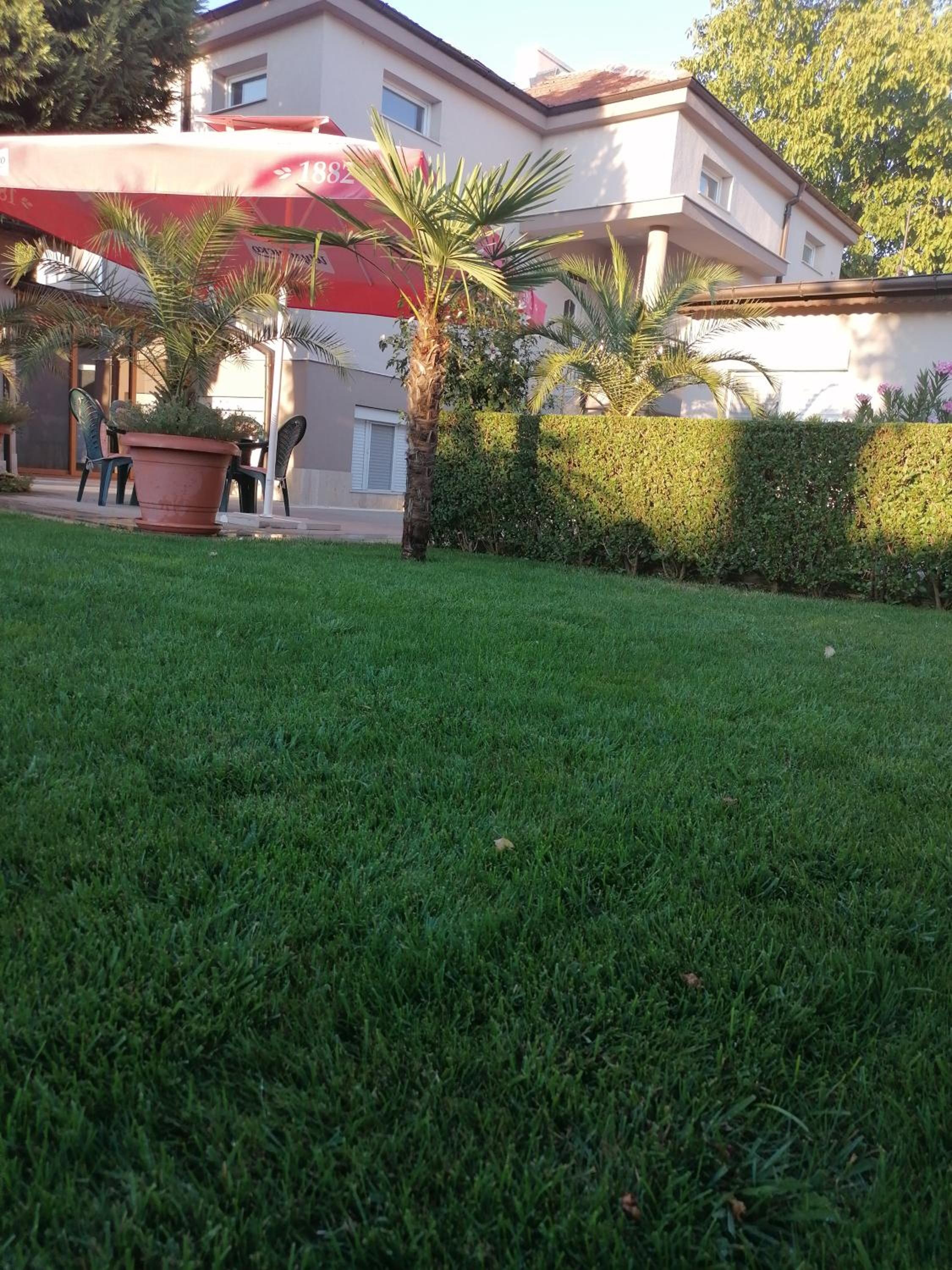 Villa Ros Guest House