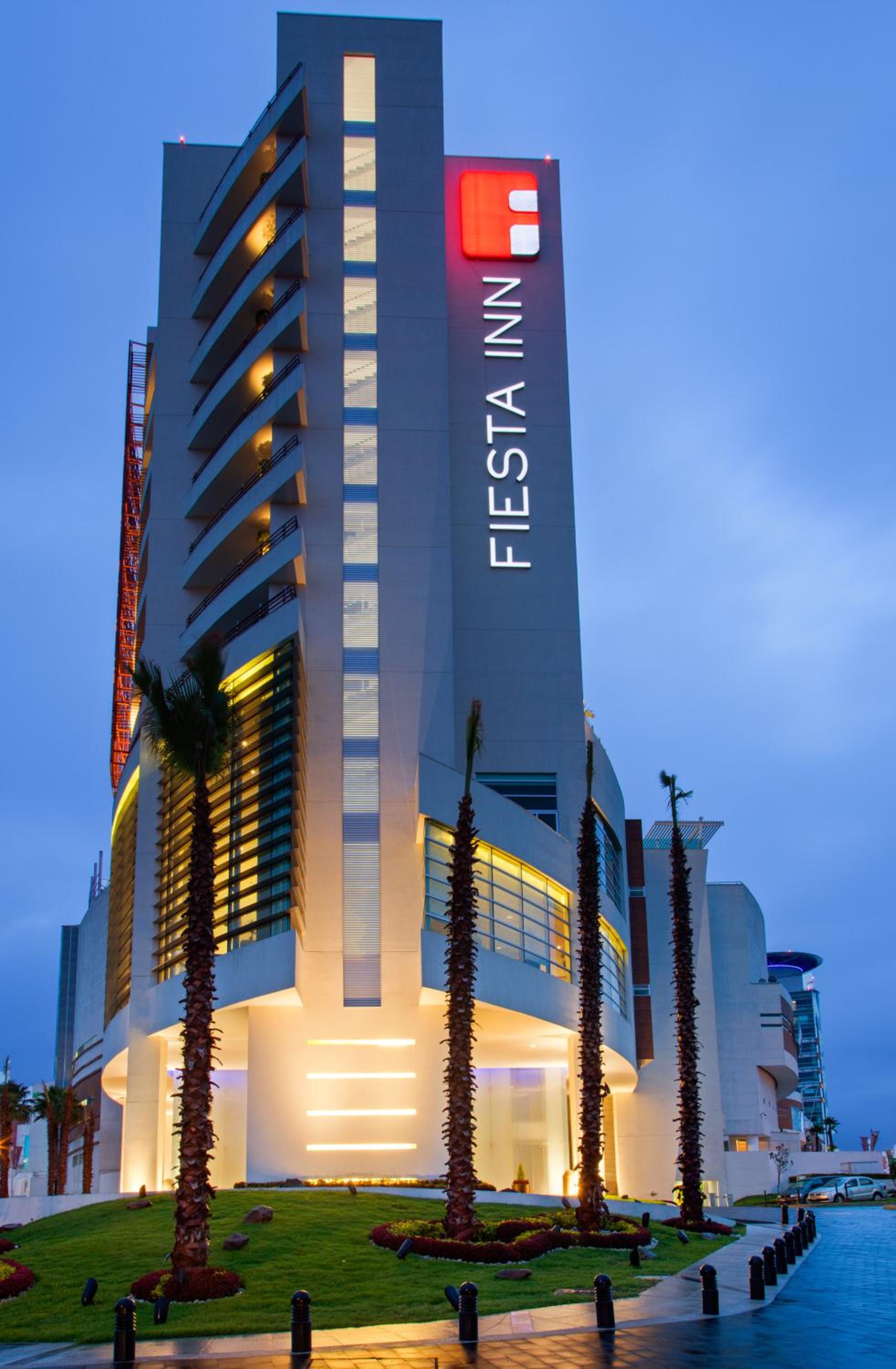 Hotel Fiesta Inn Puebla Las Animas - Image 1