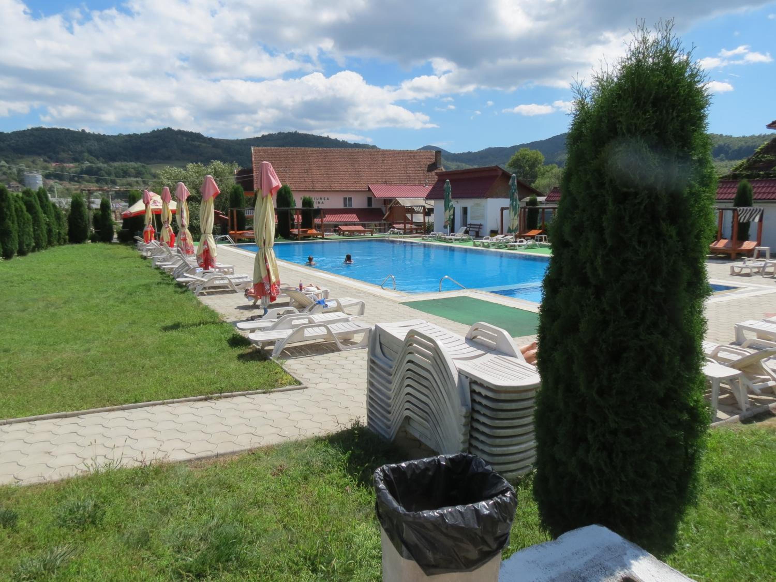 Pensiunea Cetina view 2
