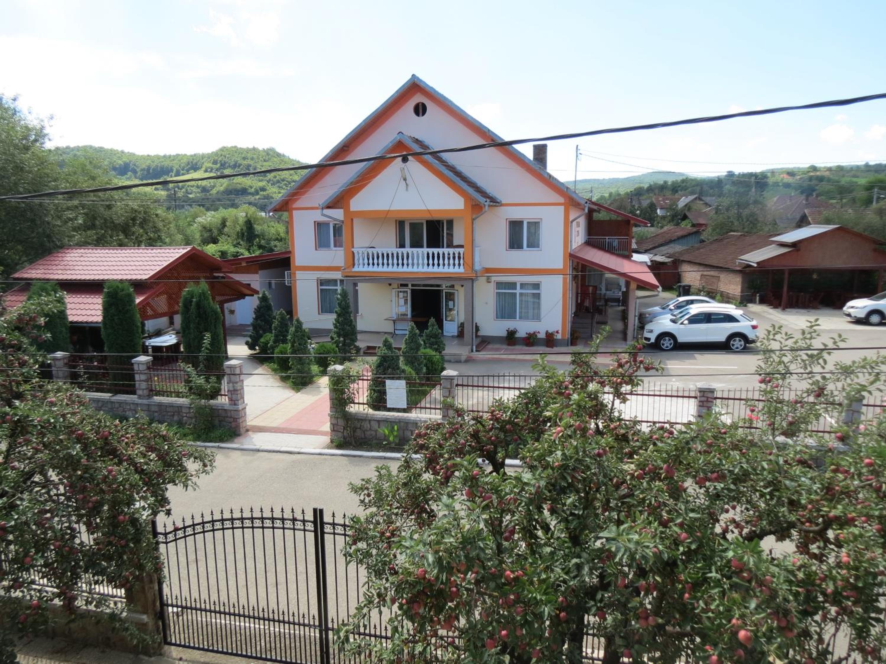 Pensiunea Cetina view 3
