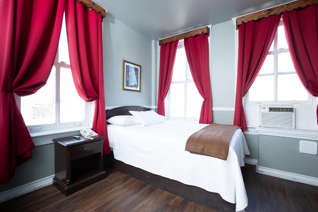 The Rialto Hotel view 4