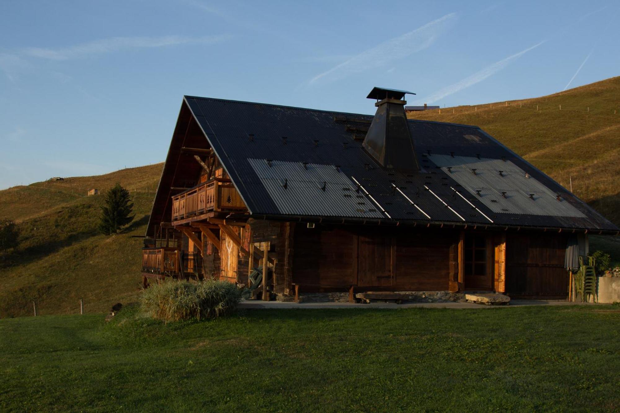 Reine des Aravis - chalet isolé view 3