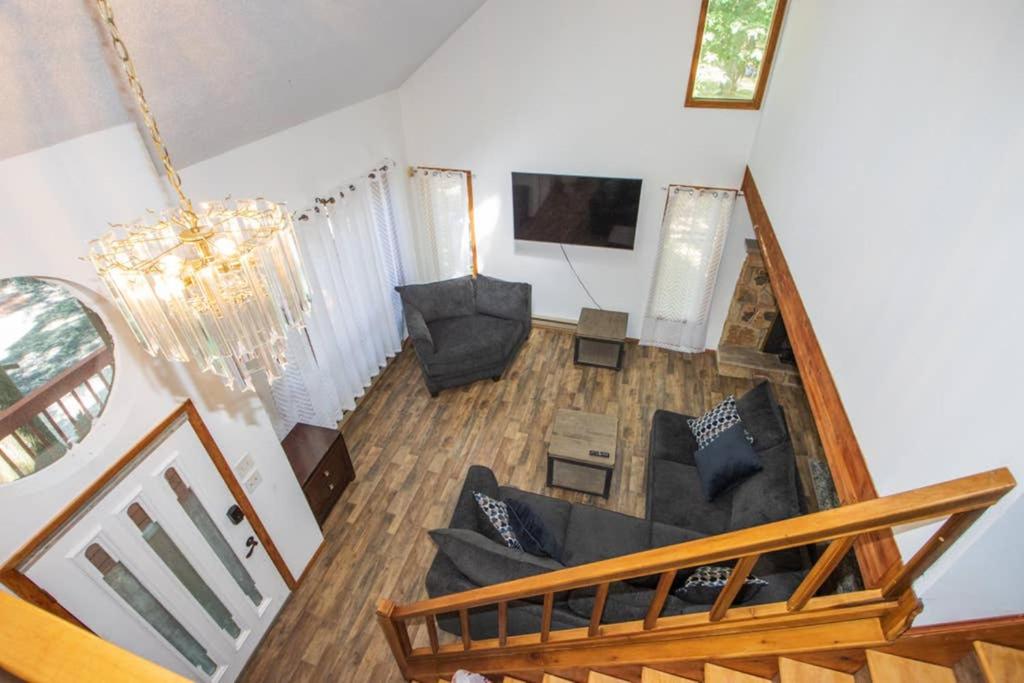 Entire 3 Bedroom Adventure Chalet, Near the best of the Poconos view 5