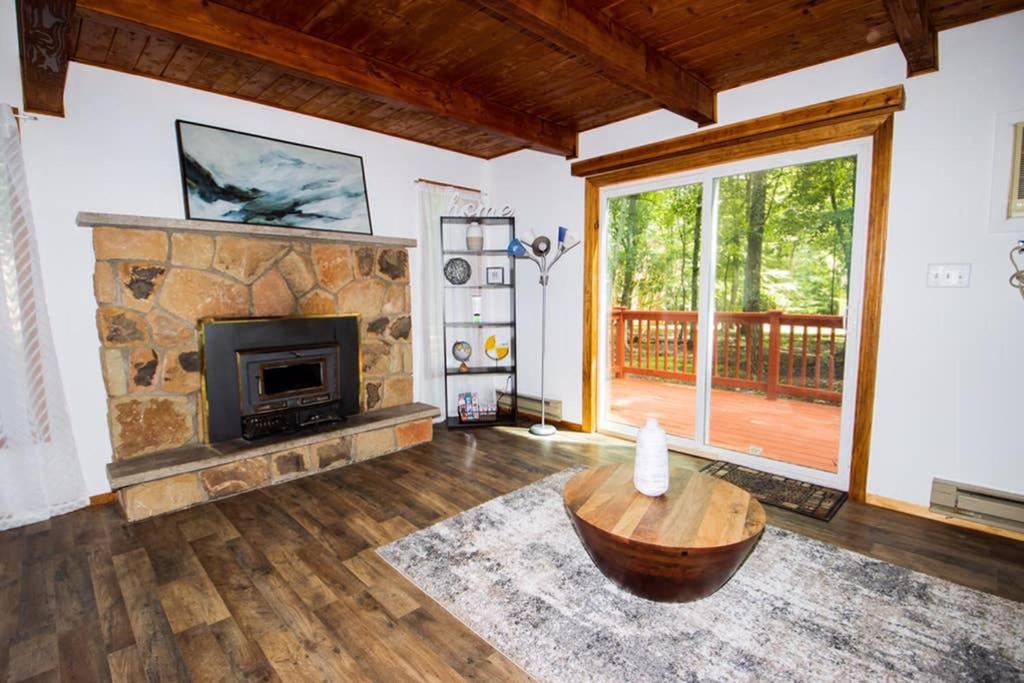 Entire 3 Bedroom Adventure Chalet, Near the best of the Poconos view 4