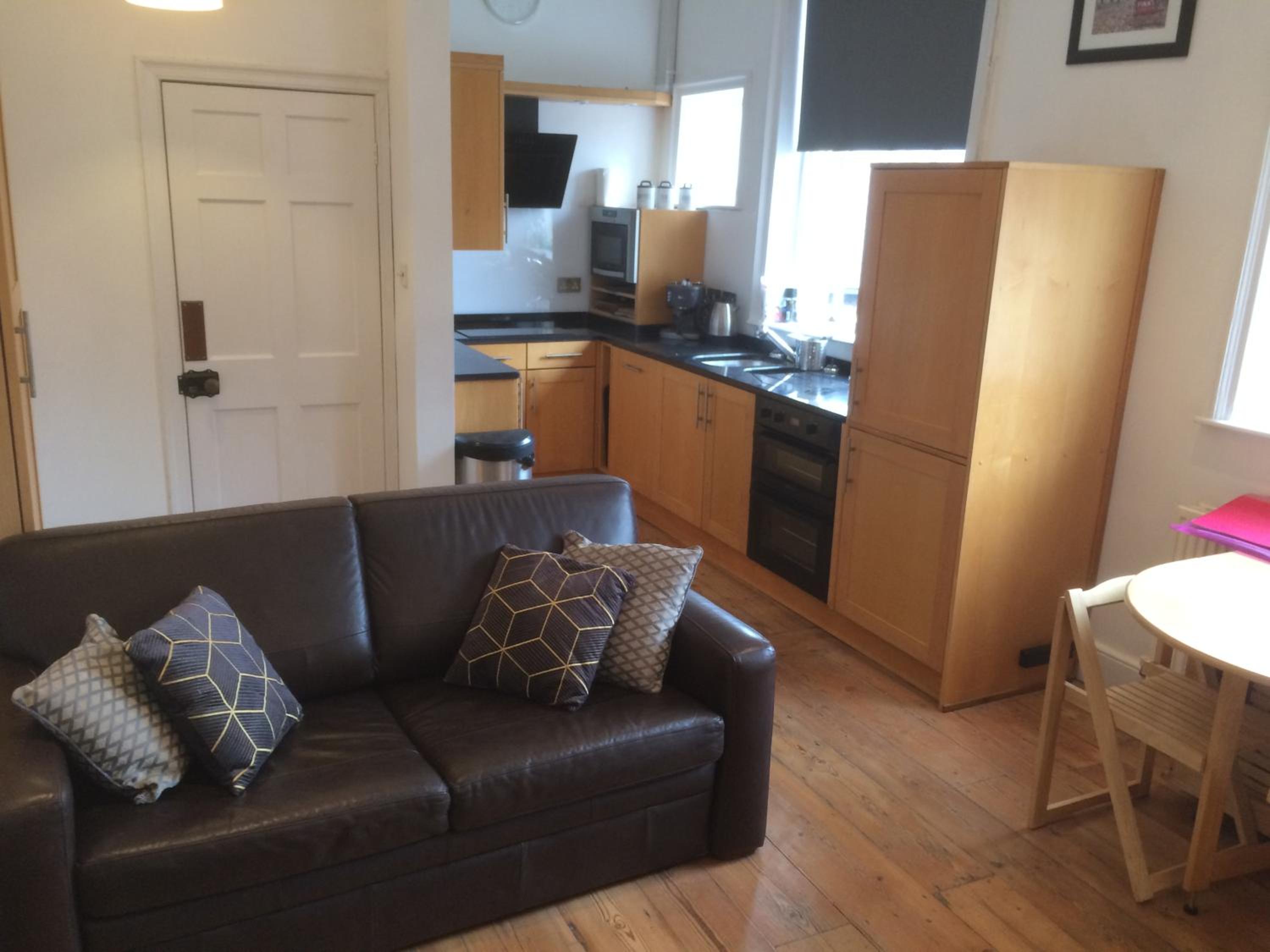 City Centre - The Old Committee Room-free parking view 4