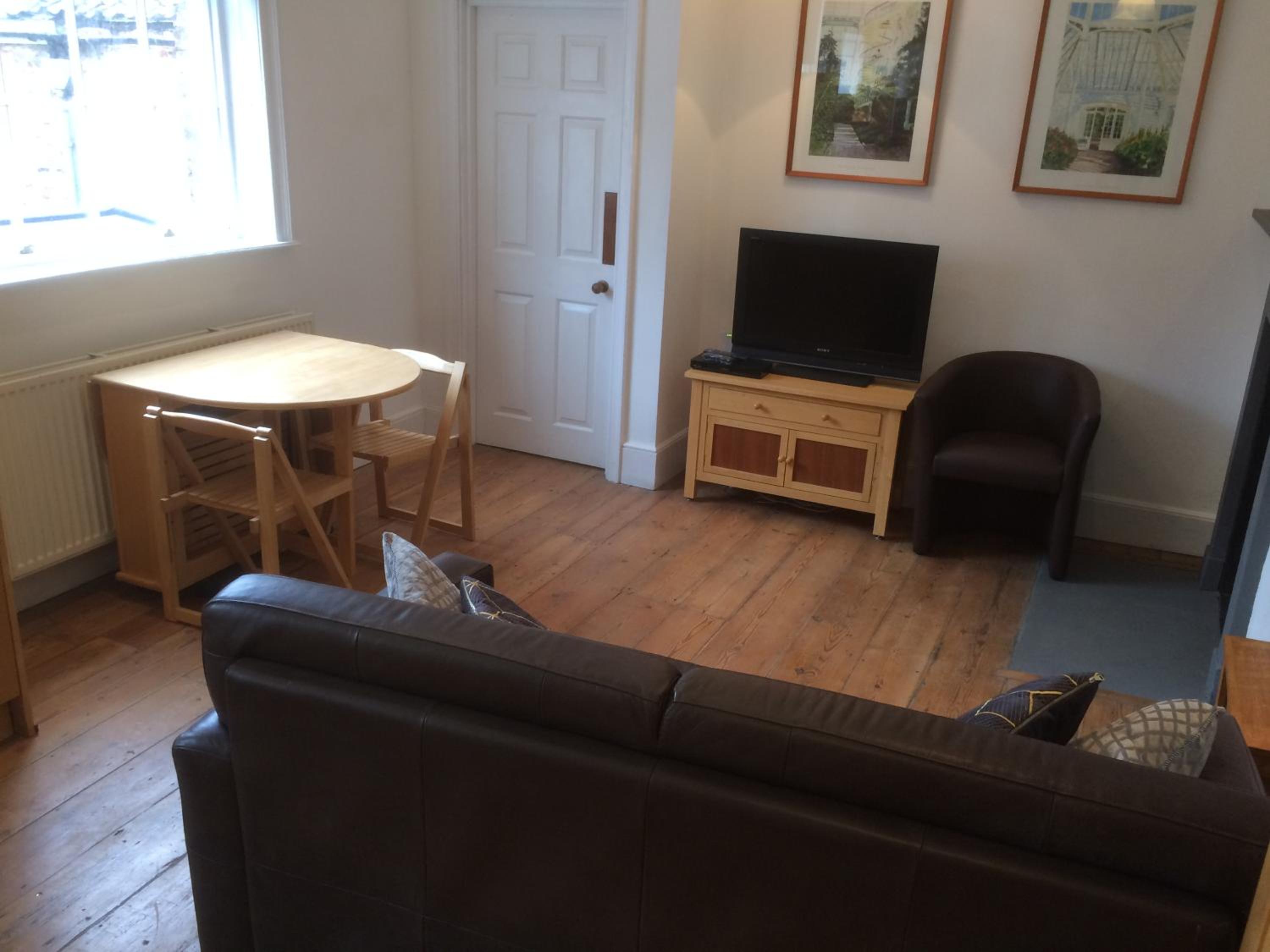 City Centre - The Old Committee Room-free parking view 3