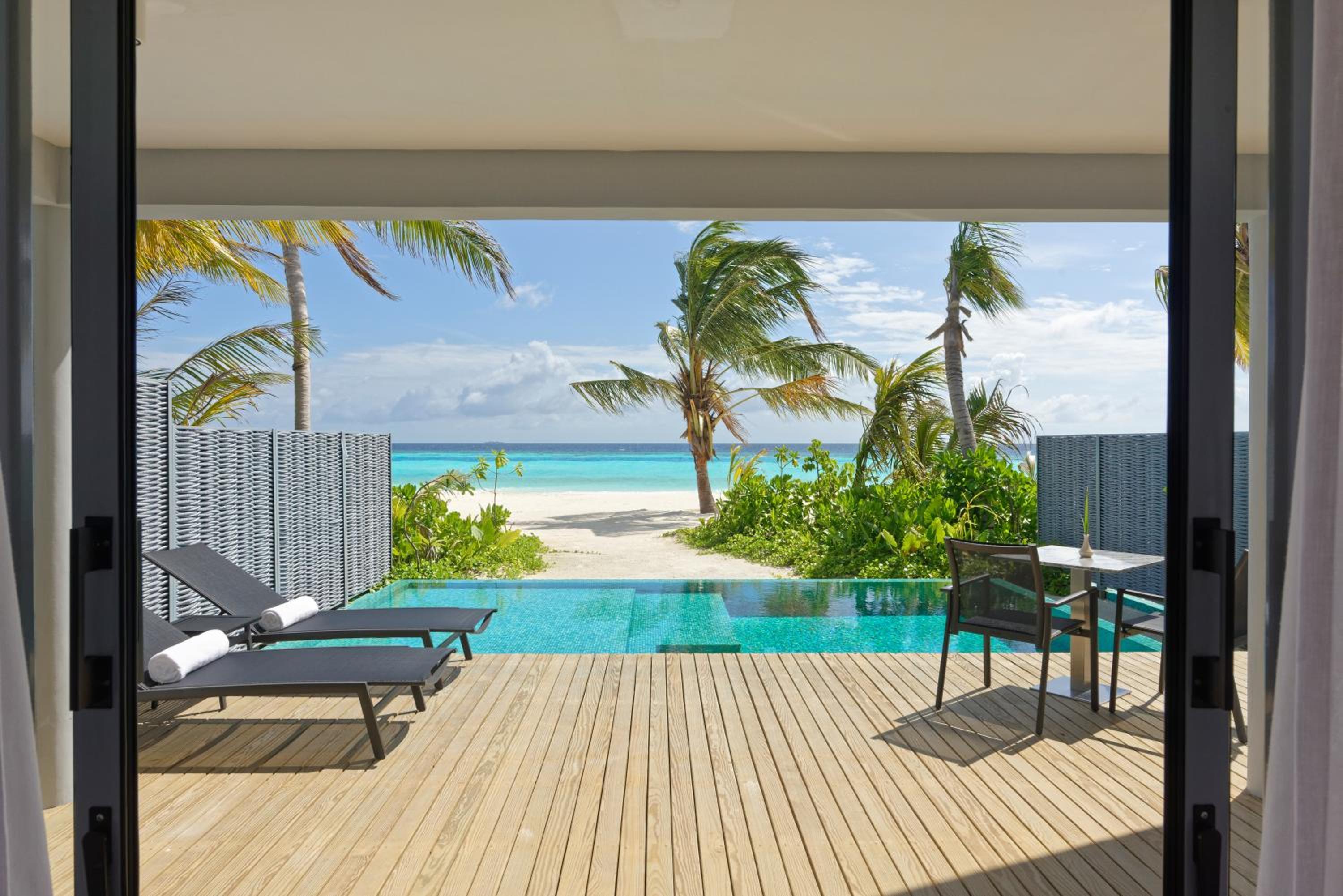 OUTRIGGER Maldives Maafushivaru Resort