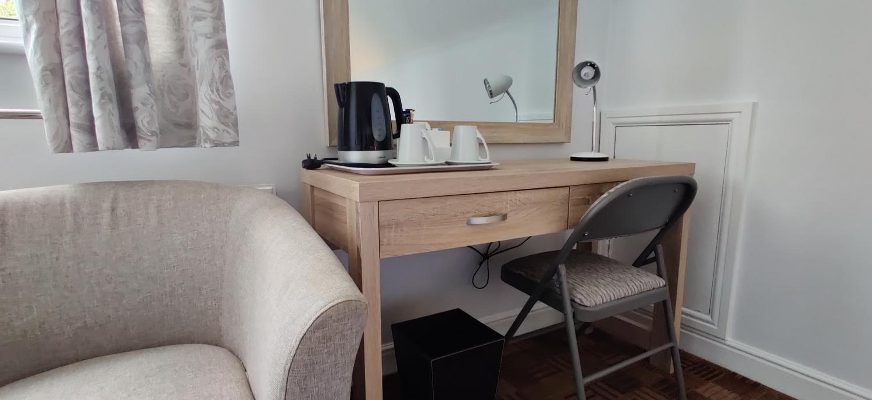 Leicester Vacations - Aaron Lodge Guest House - Property Image 2