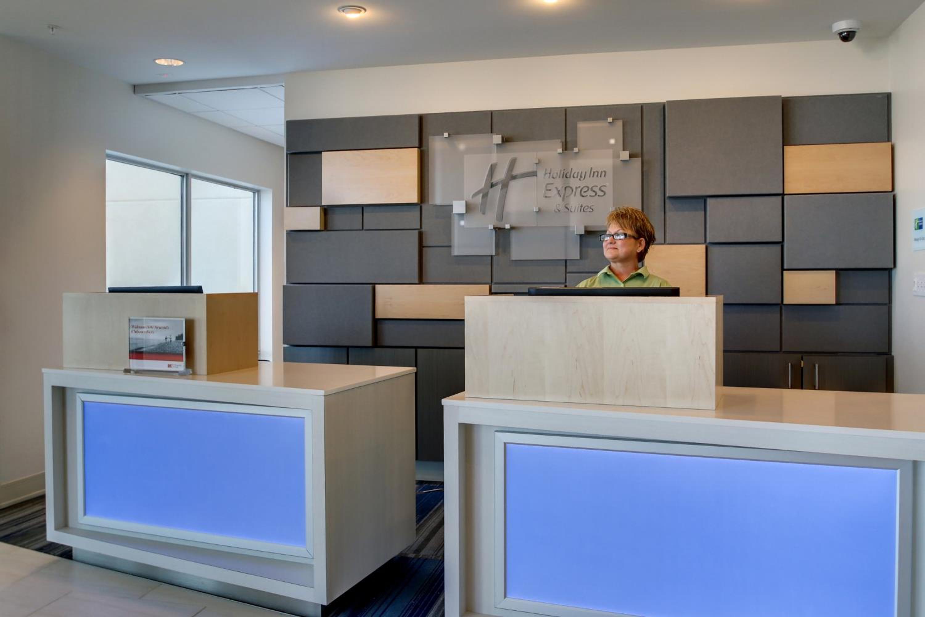 Galesburg Vacations - Holiday Inn Express Suites Galesburg, an IHG Hotel - Property Image 67