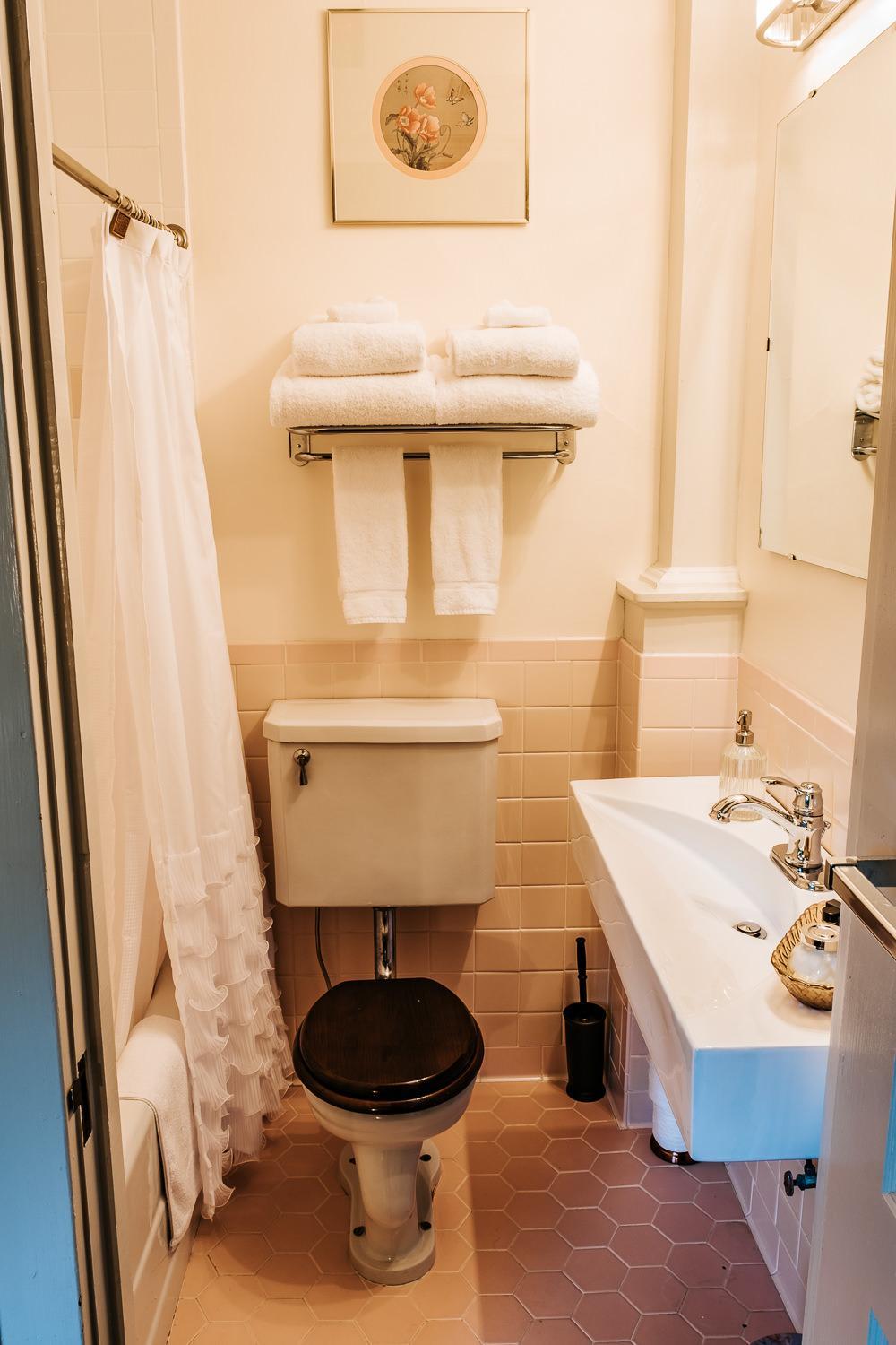 Heritage House Bed & Breakfast - Boutique Adults-Only Inn view 5