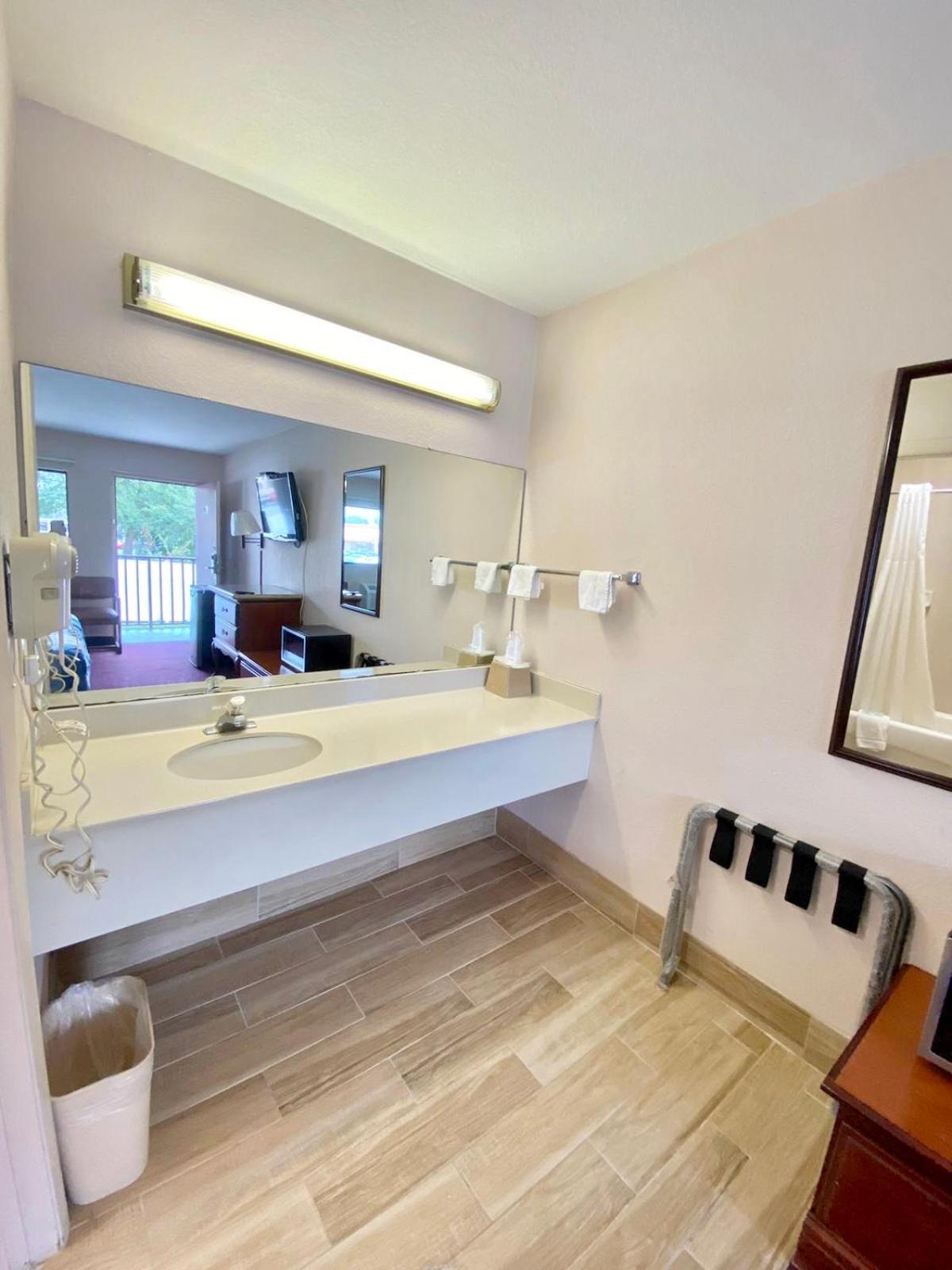 REGENCY INN