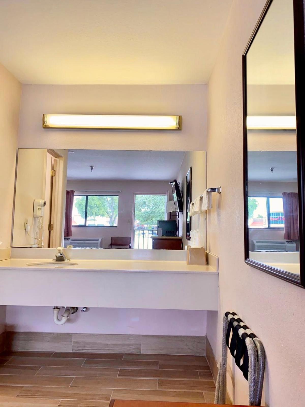 REGENCY INN