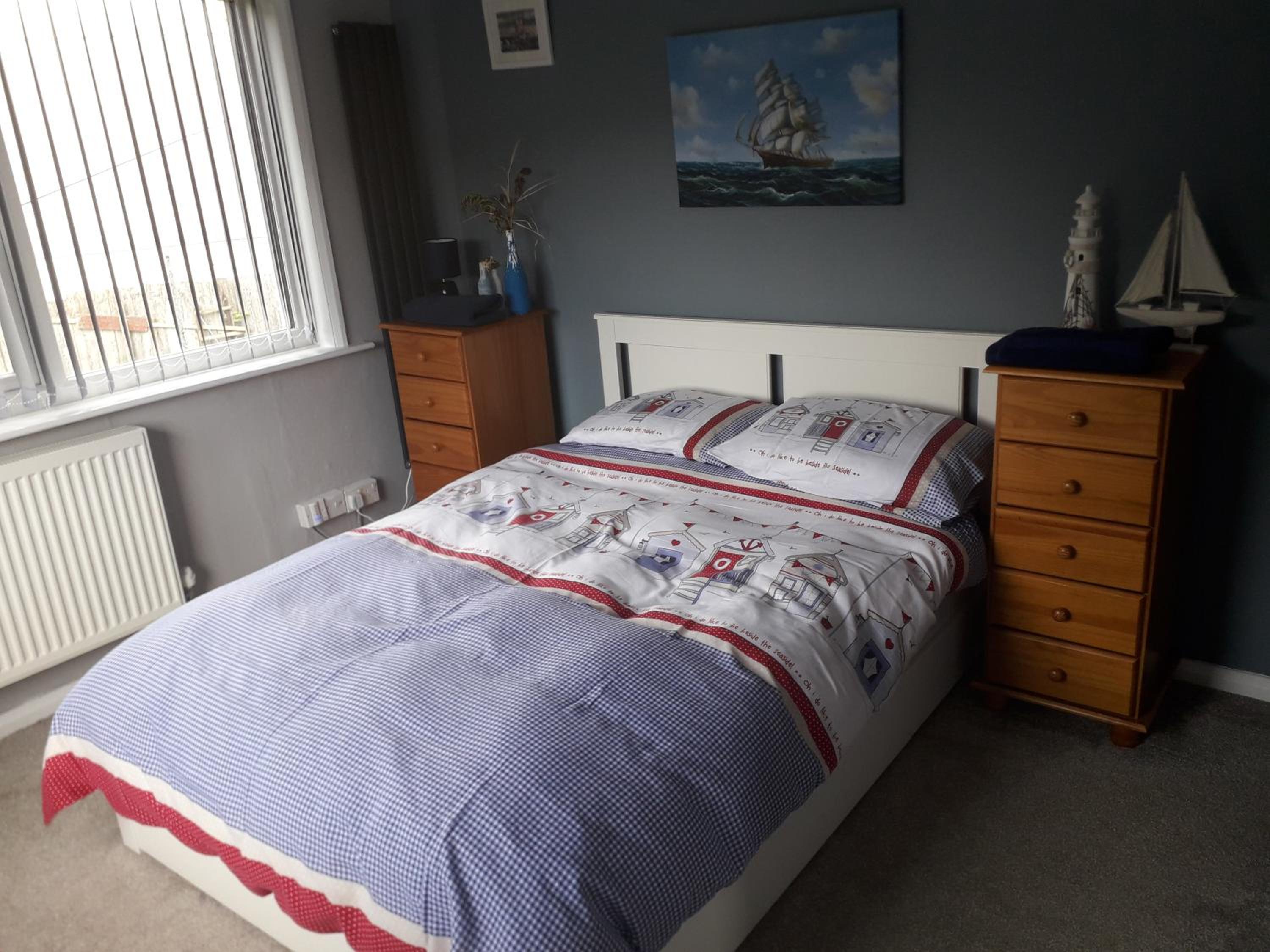 Looe Vacations - Admirals Apartment sleeps 4 adults 2 children EV Point - Property Image 19