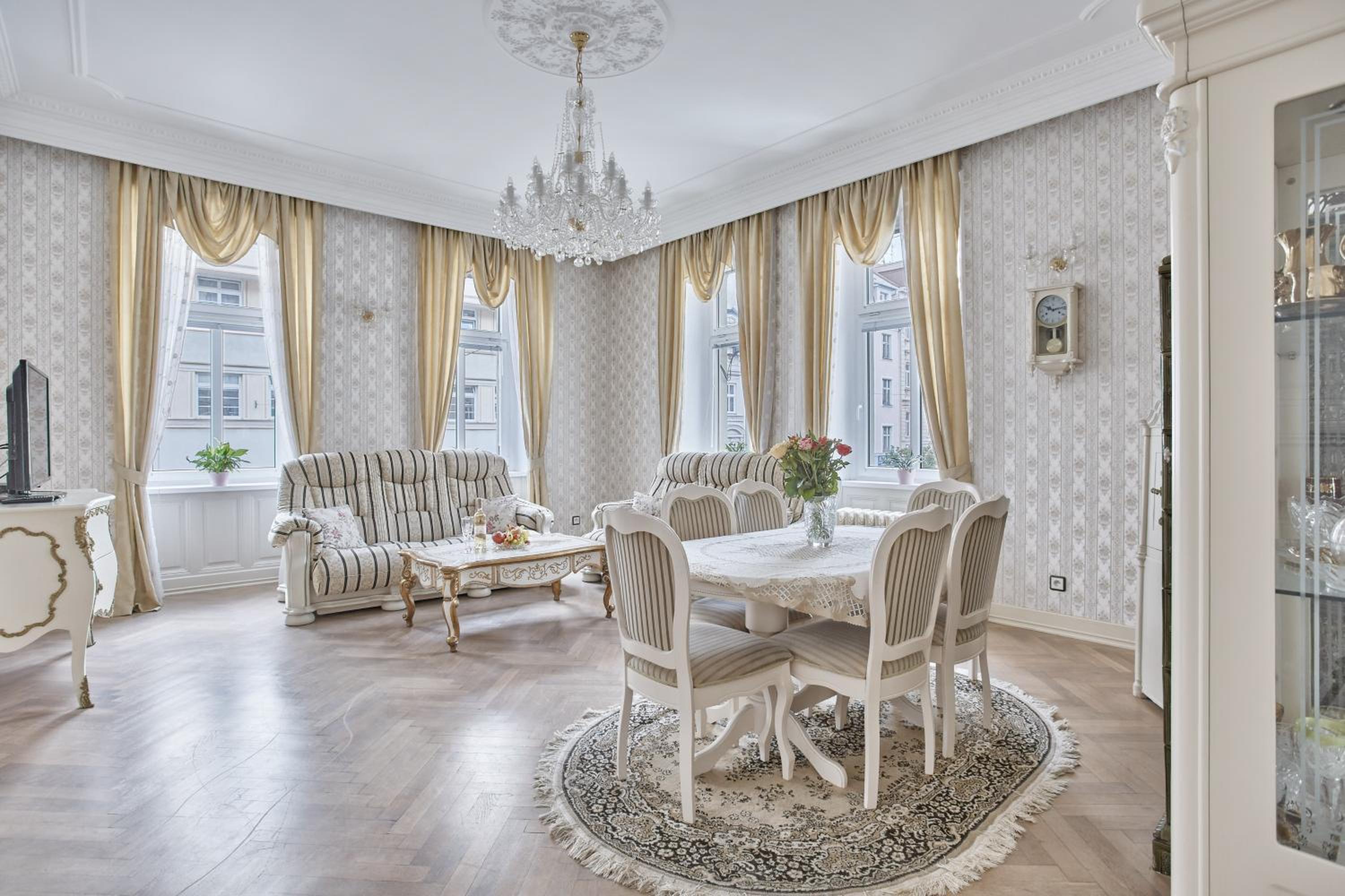 Apartment Luxury Nostalgia