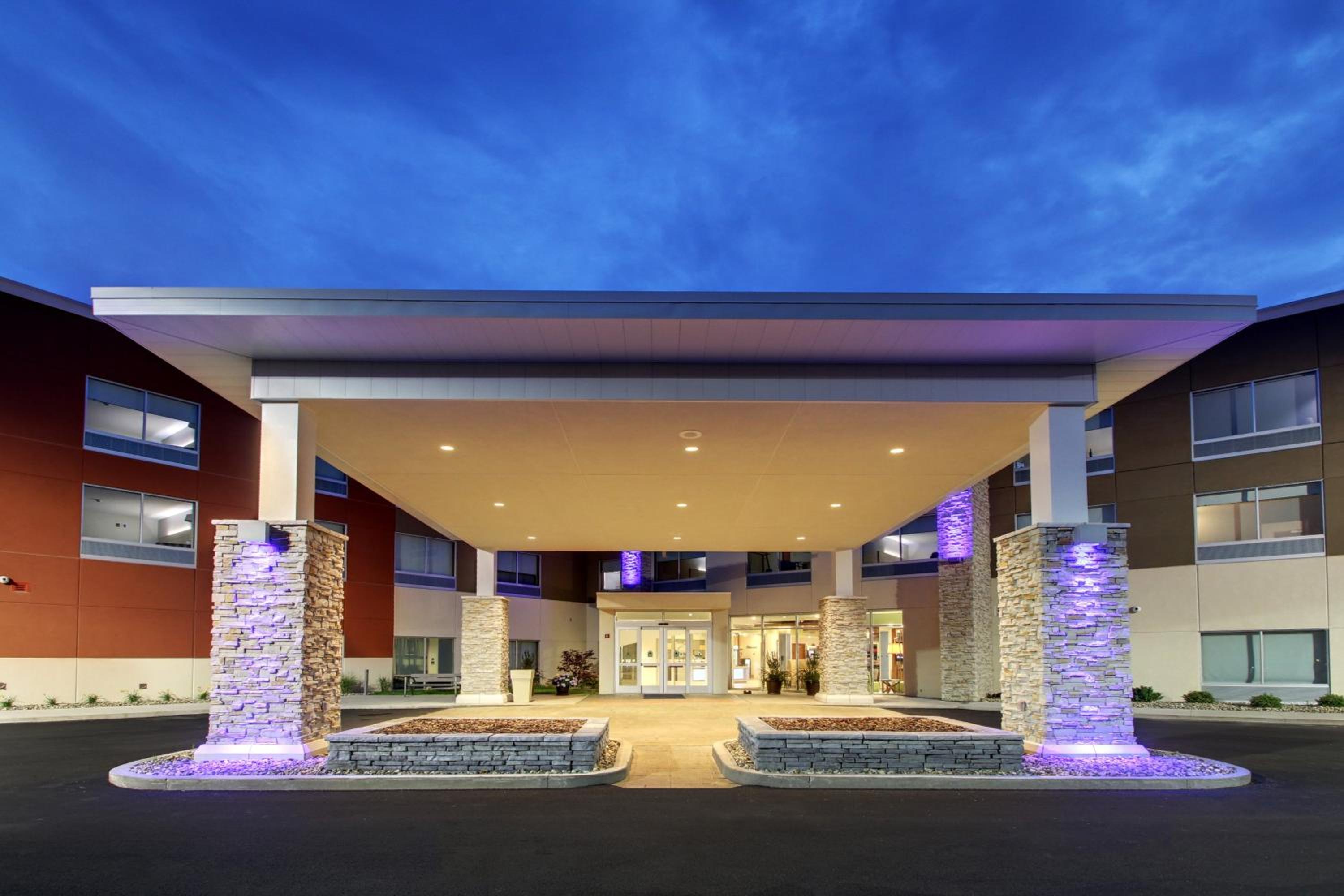 Galesburg Vacations - Holiday Inn Express Suites Galesburg, an IHG Hotel - Property Image 42