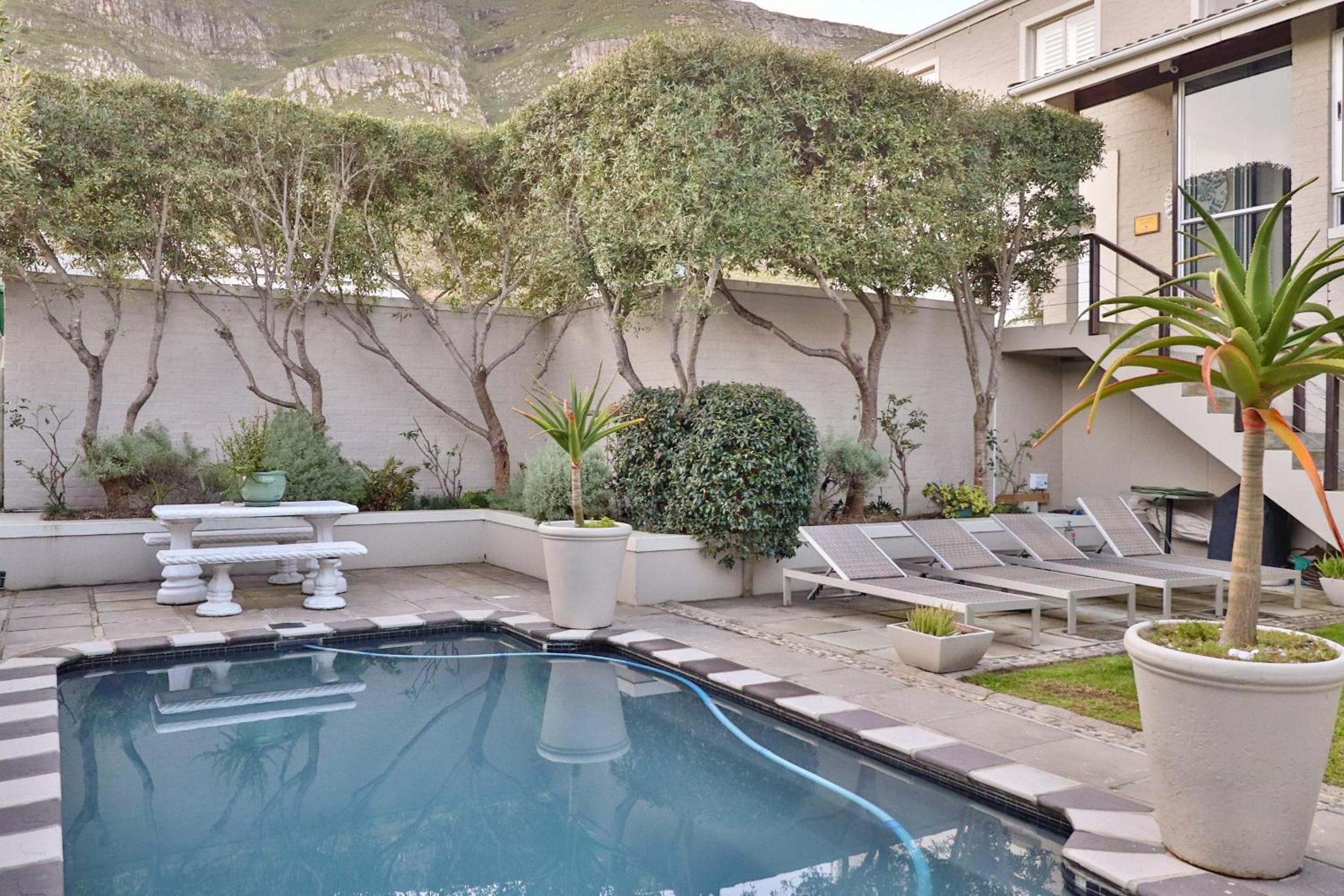 Hermanus Lodge on the Green - Solar Power — photo 26
