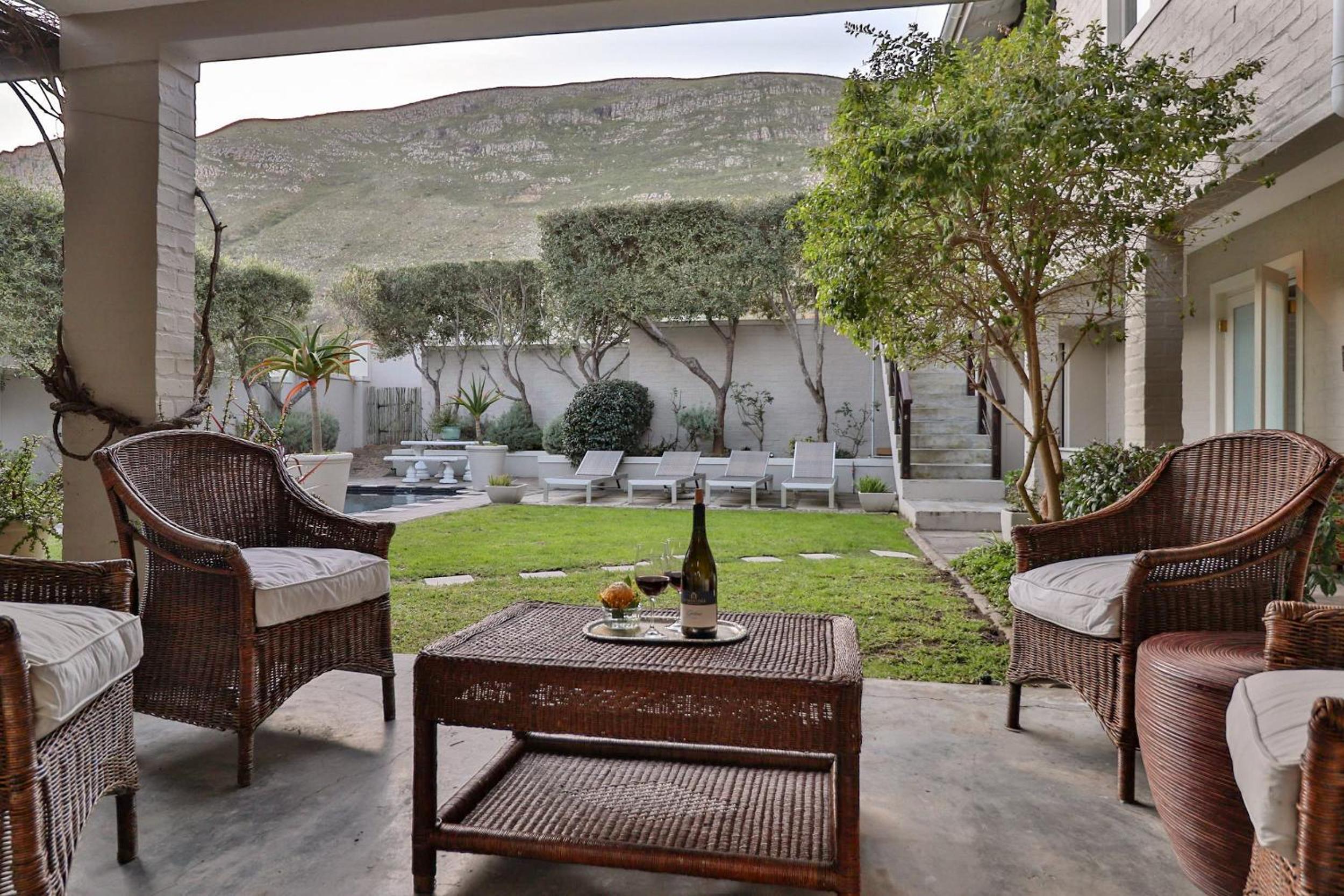 Hermanus Lodge on the Green - Solar Power — photo 46