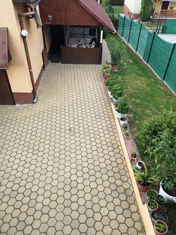 Karos Centrál Apartmanház view 5