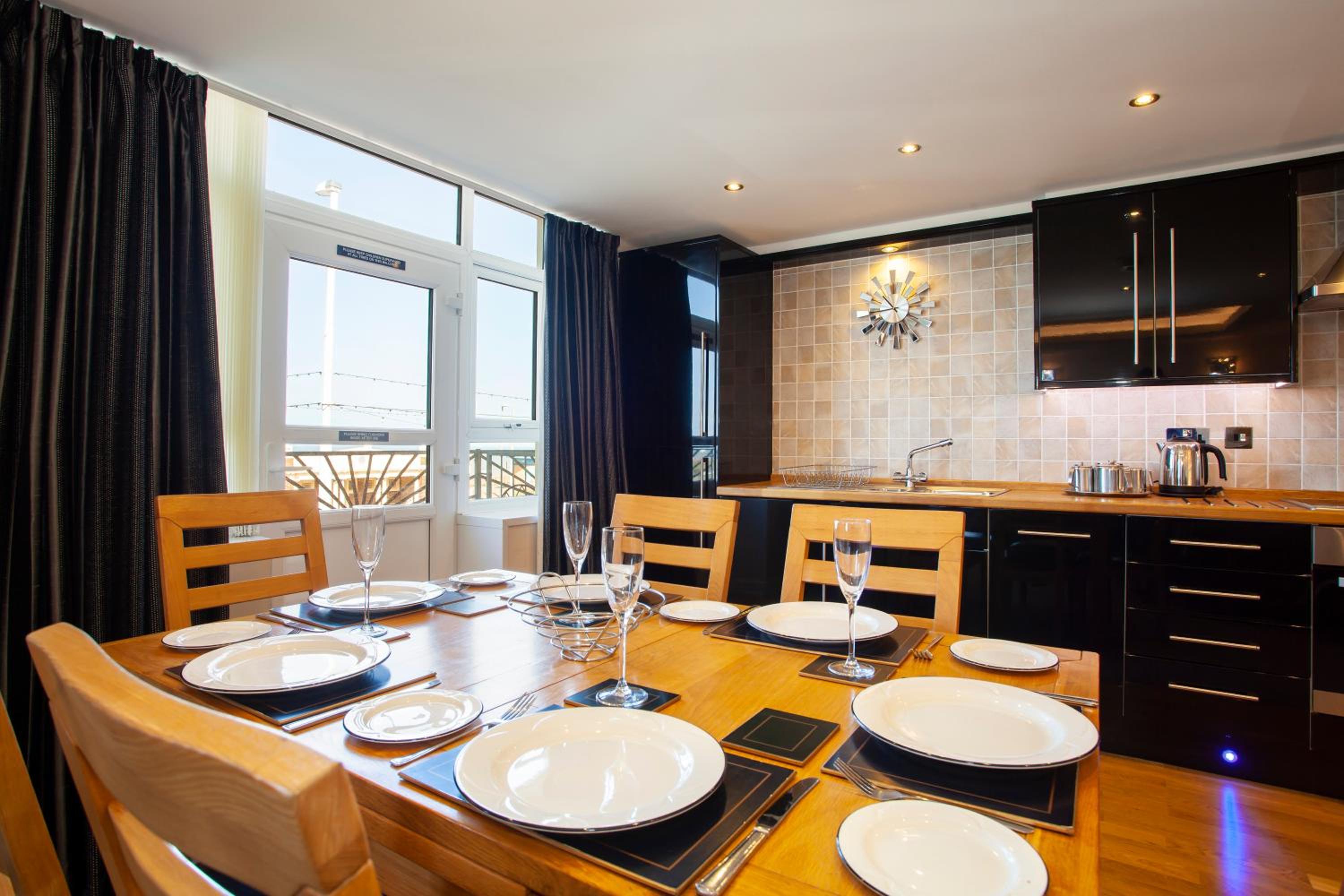 Queens Mansions: Lakeland Suite view 5