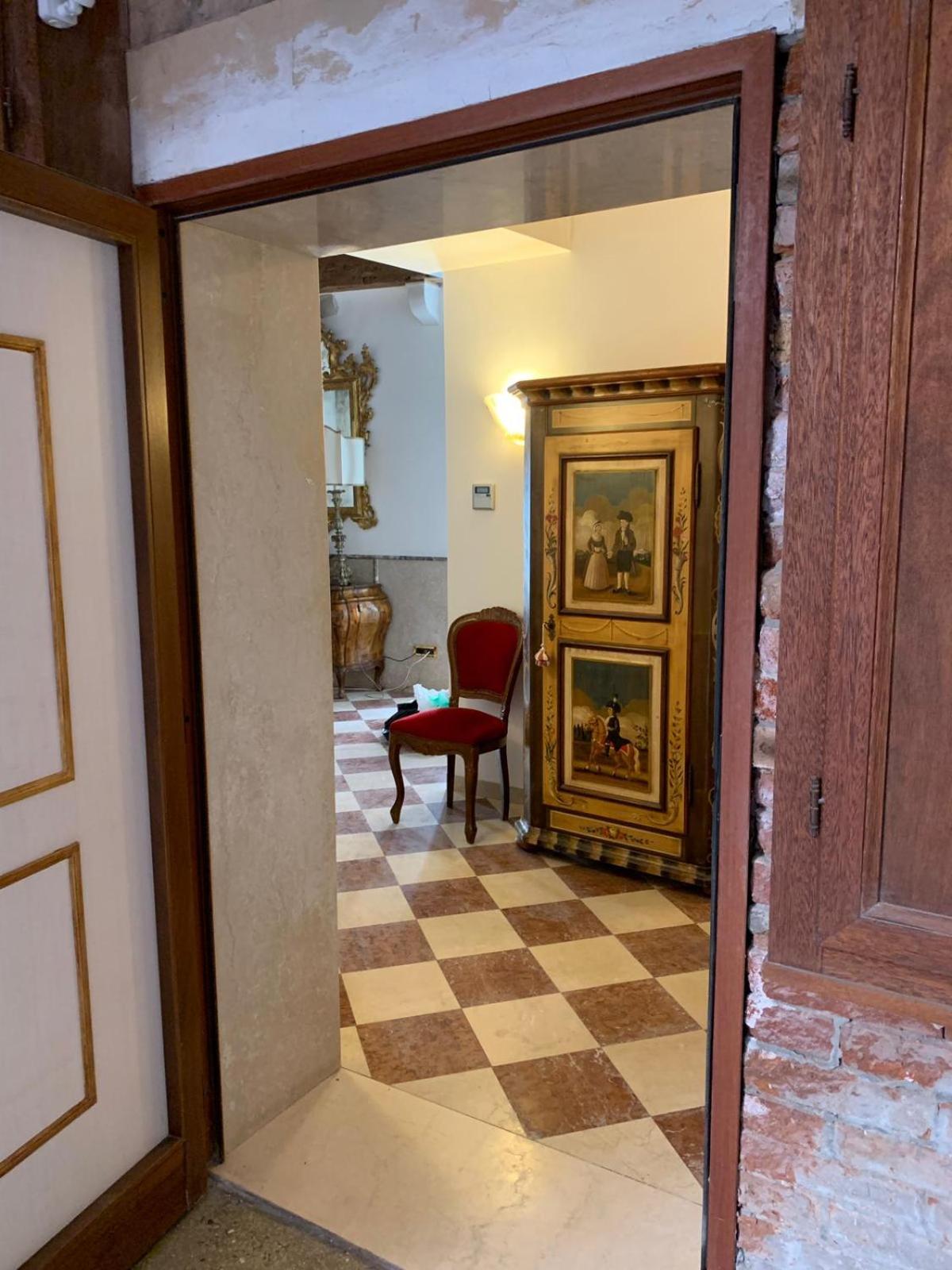 Luxury Apartment in San Marco with Canal View