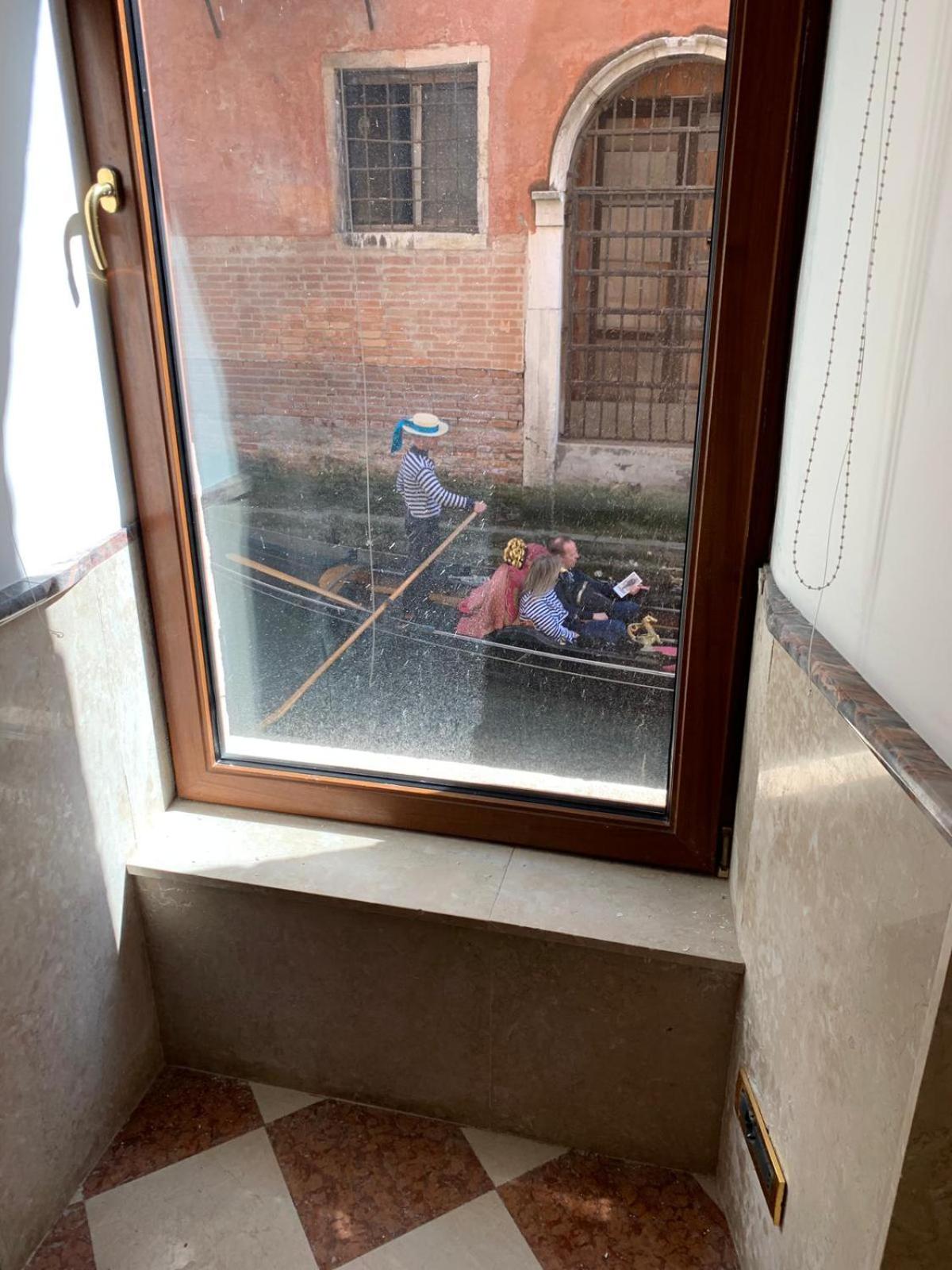 Luxury Apartment in San Marco with Canal View